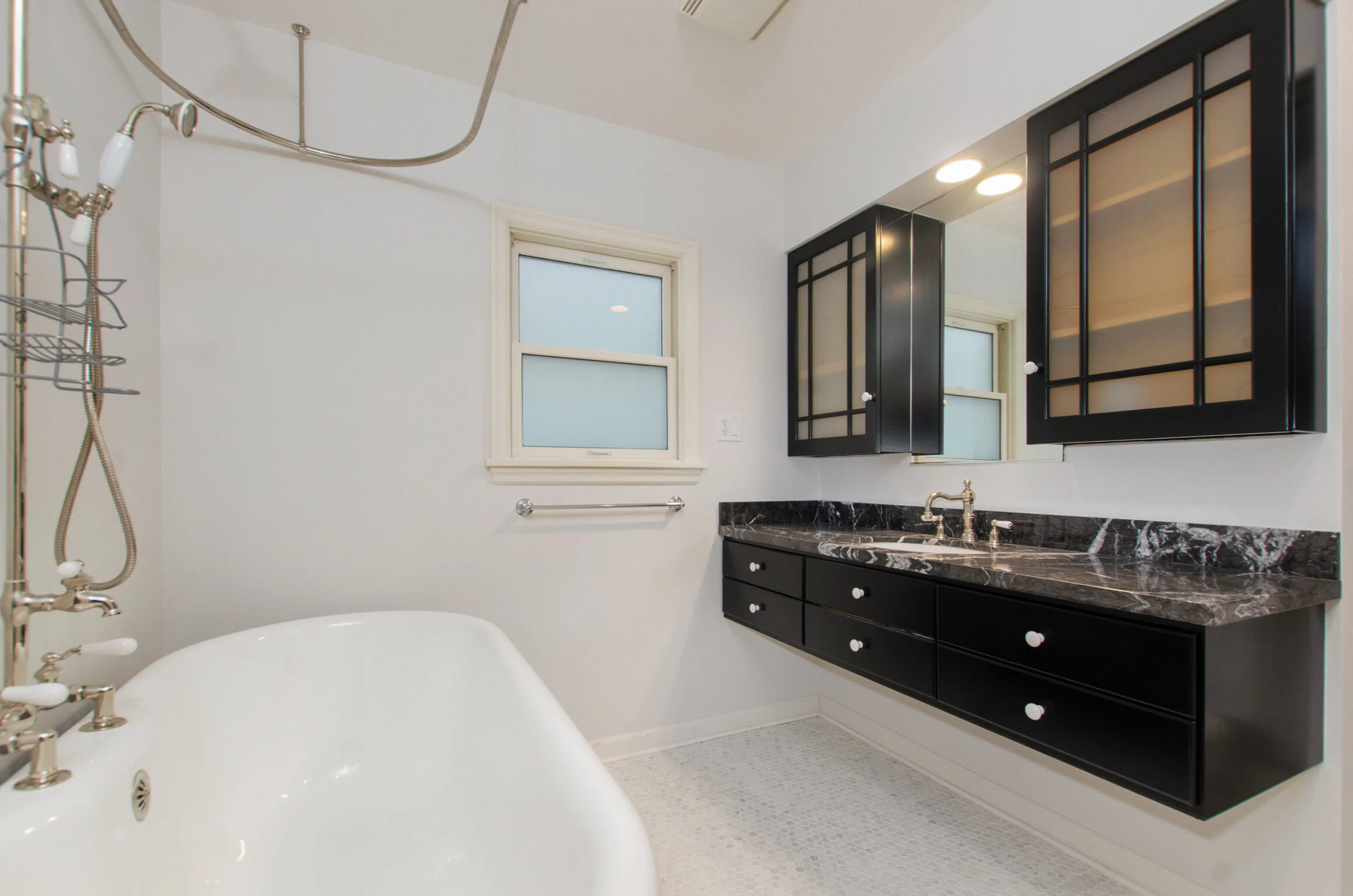 025_25-Hall Bath.jpg