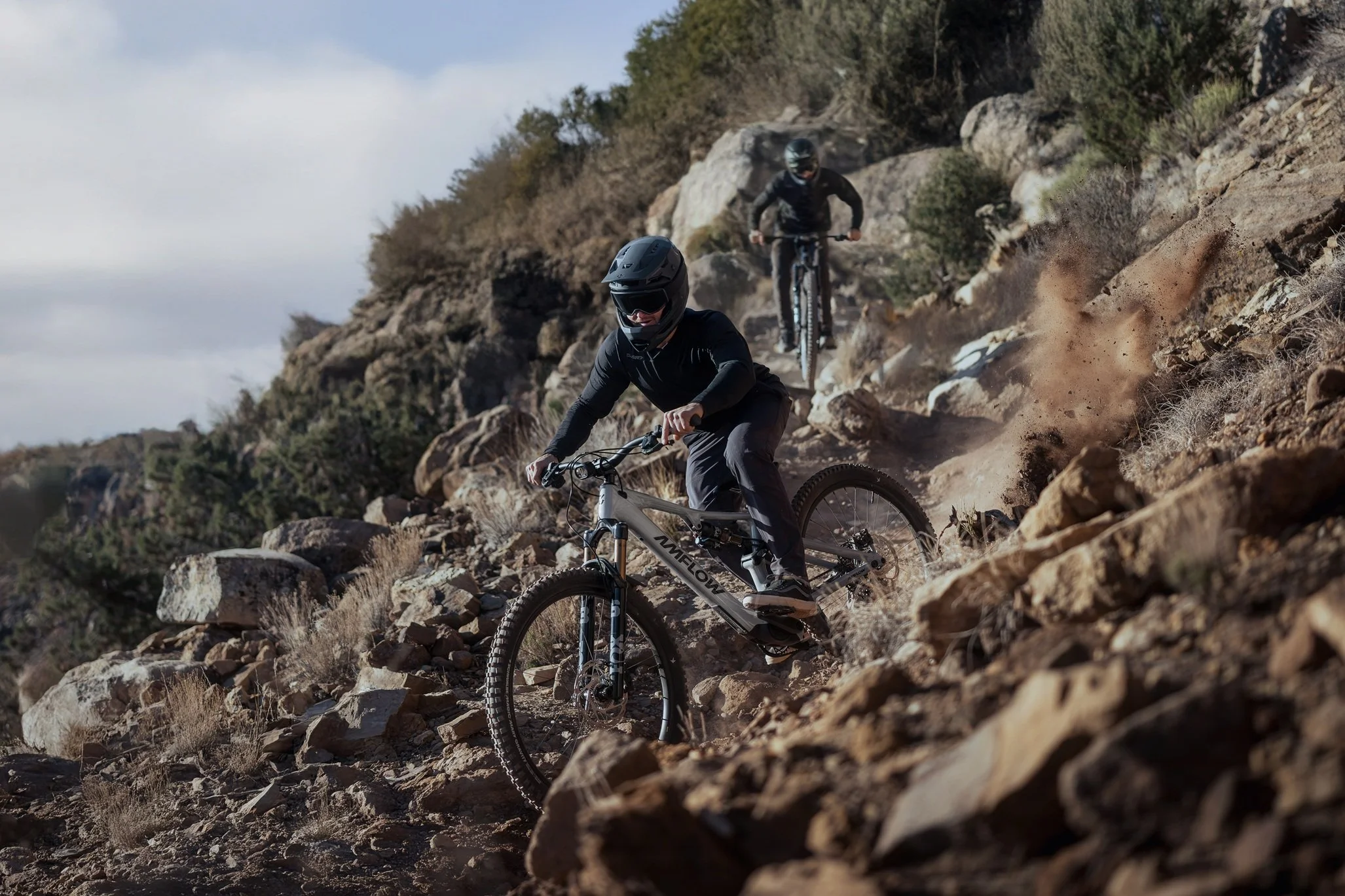 Steep downhill｜双人陡峭下坡.jpg