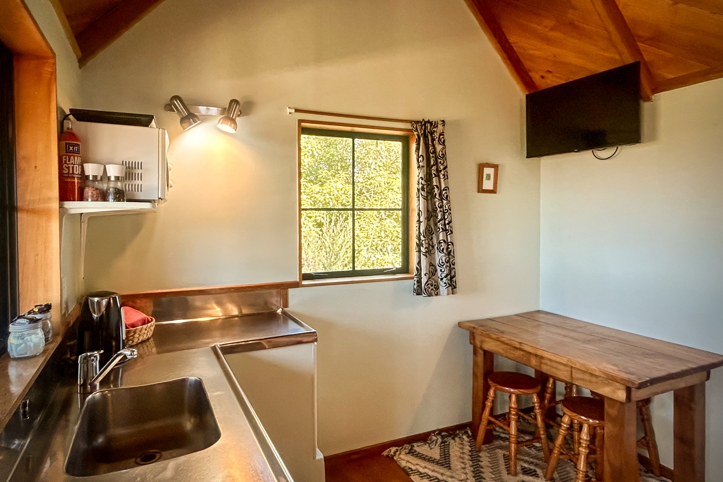 Cottage-2-kitchen dining room iPhone 2915×2082-Enhanced-SR.jpg