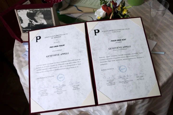 Az első Pikler Emmi díj átadása Genevieve Appell francia pszichológusnak