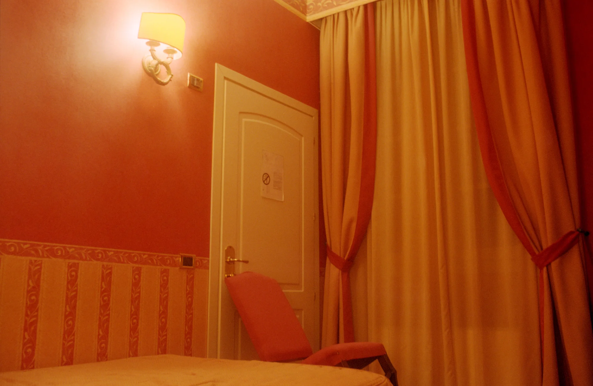 room1small.jpg