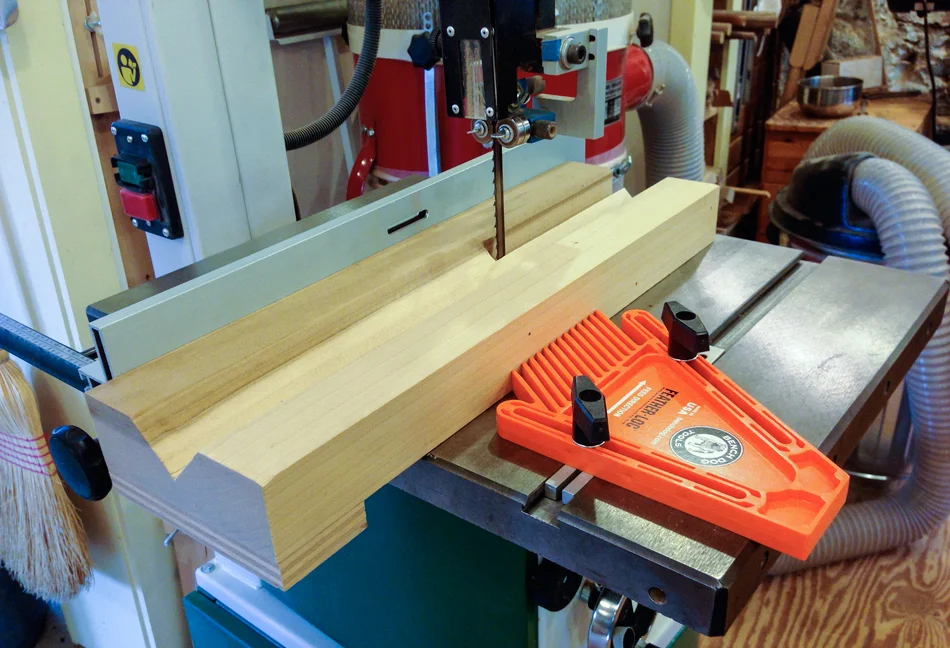 I use a v-block set-up on the band saw to shape the rungs to an octagon