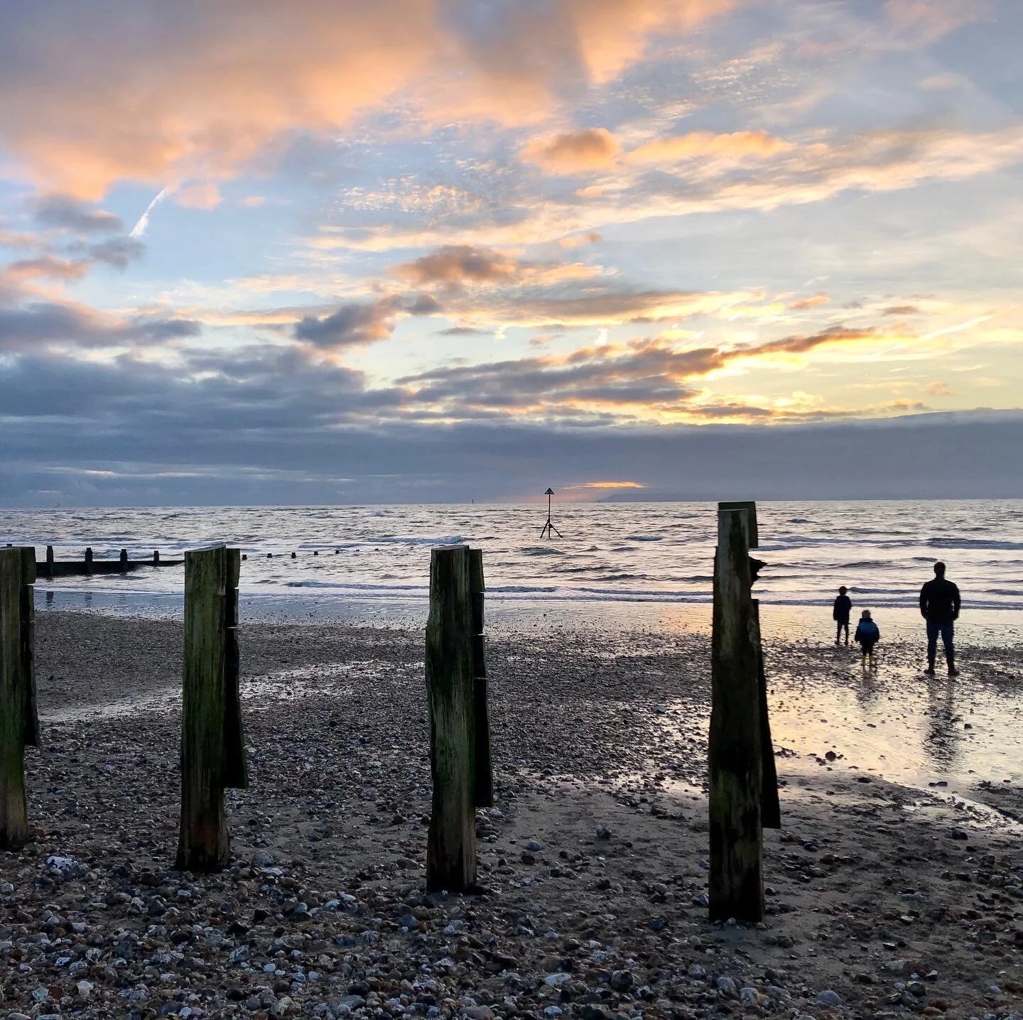 Sunset contemplation

#nofilter #2019reflections #2020goals #lifelessons #littlepeople #besttimeofday #sunset