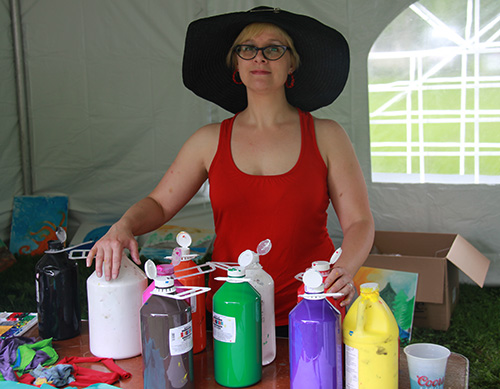 Melinda from Wallacks leads the Easel Invasion