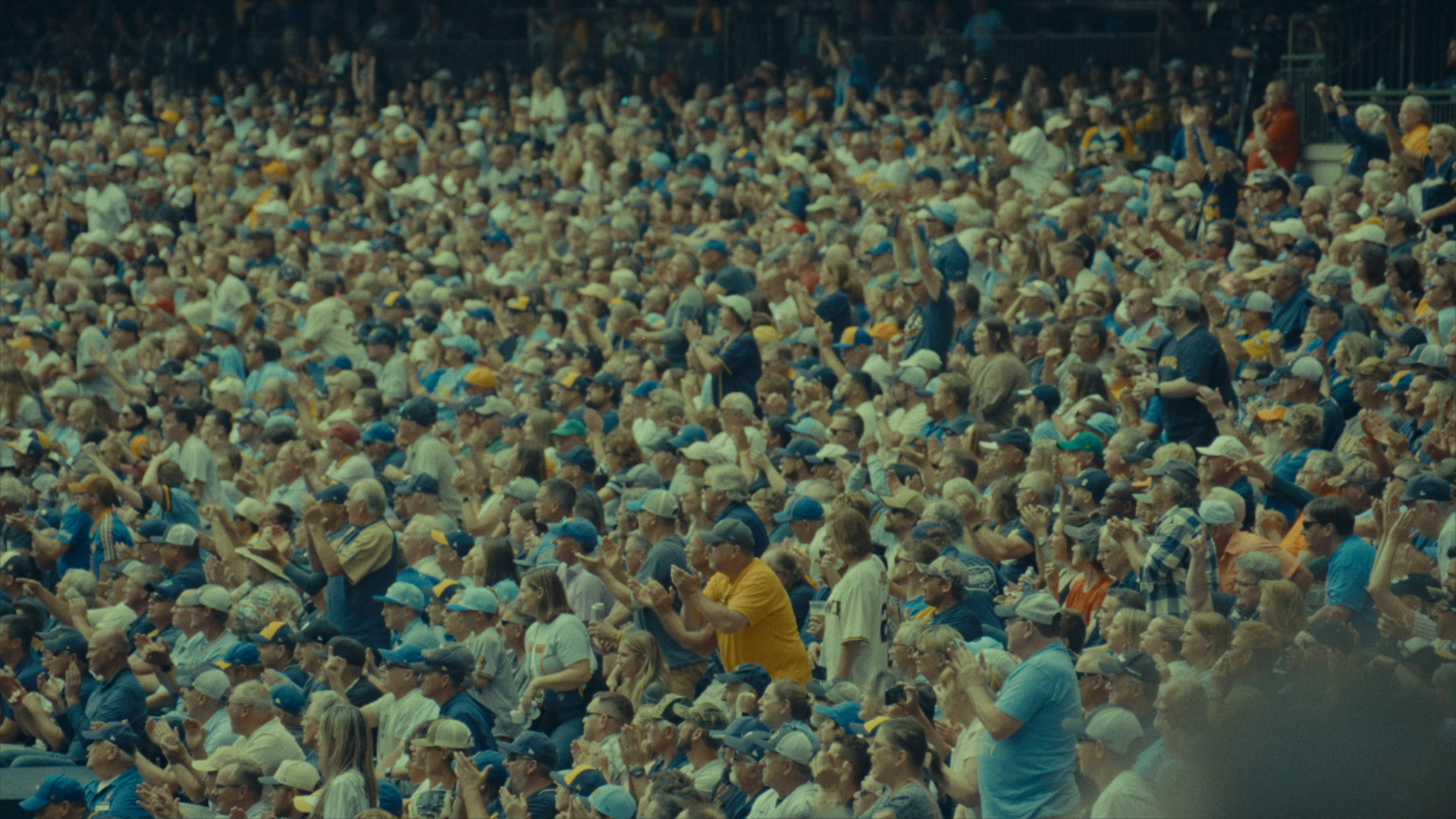 UECKER-SOCIAL-MASTER-ProRes_00011314.png