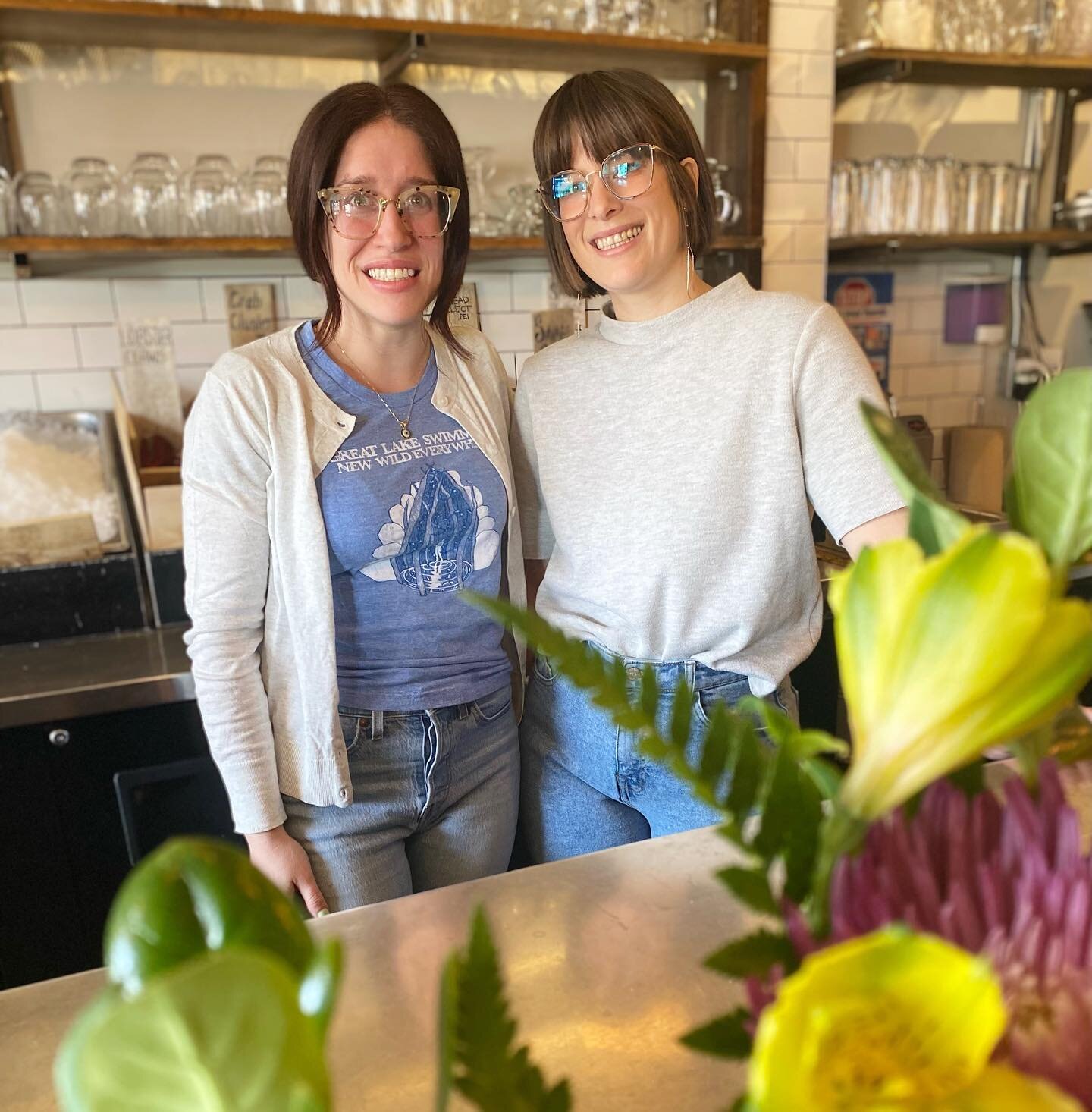 We are feeling mighty happy today! What ever you choose to do, we hope it makes you as happy as a clam; see you for all-day happy hour! 
.
Monday happy hour 11:30-8:30 🦪 $2 oysters and half price mussels. 
.
#smilingface #alldayhappyhour #happyasacl