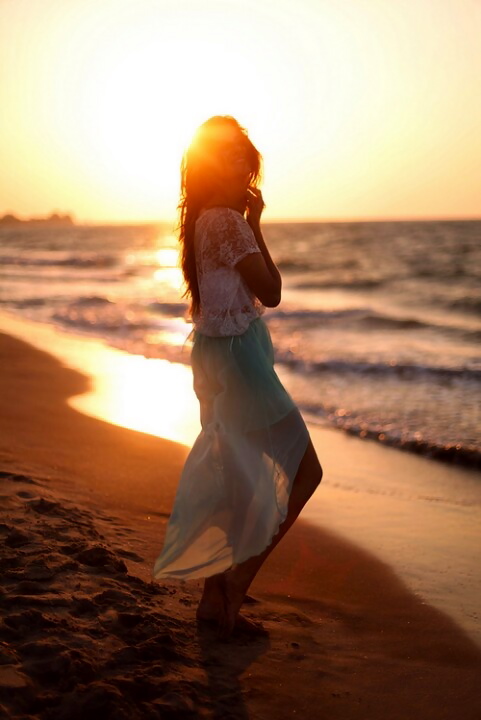 Bronzed Beauties: How to Get Glowing the Natural—and Safe!—Way