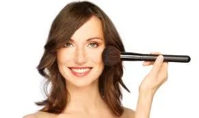 The Best Way to Apply Bronzer for Fall 