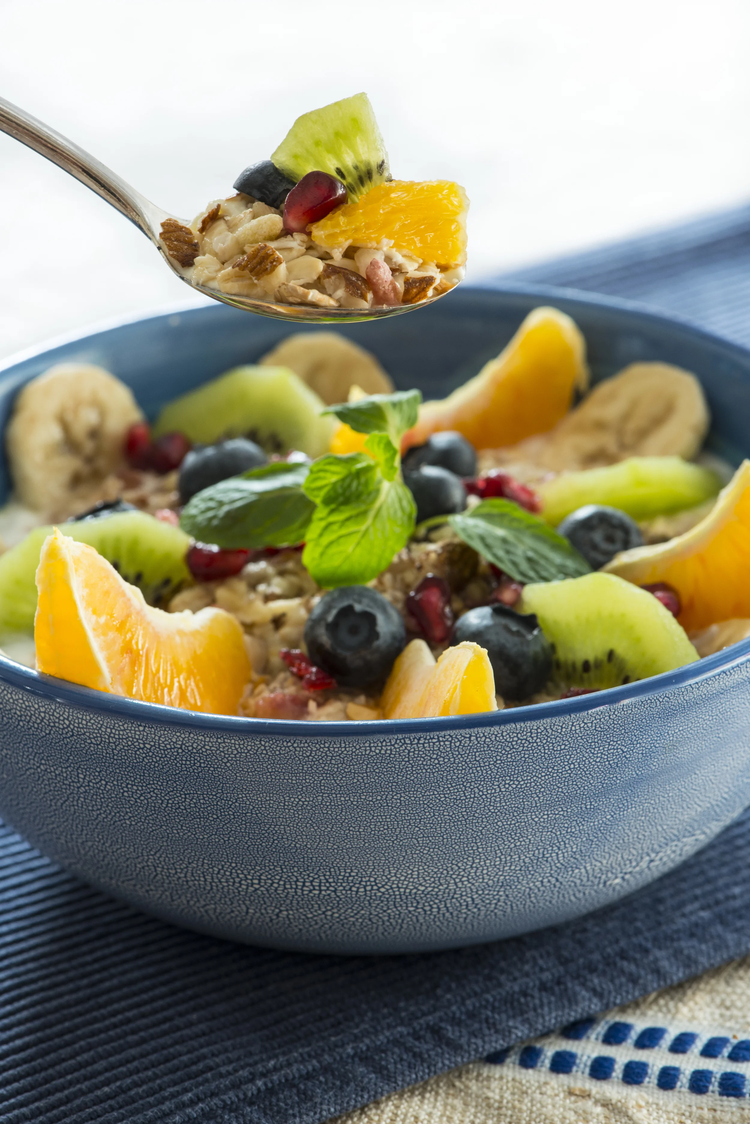 muesli in blauer schale-1830.jpg