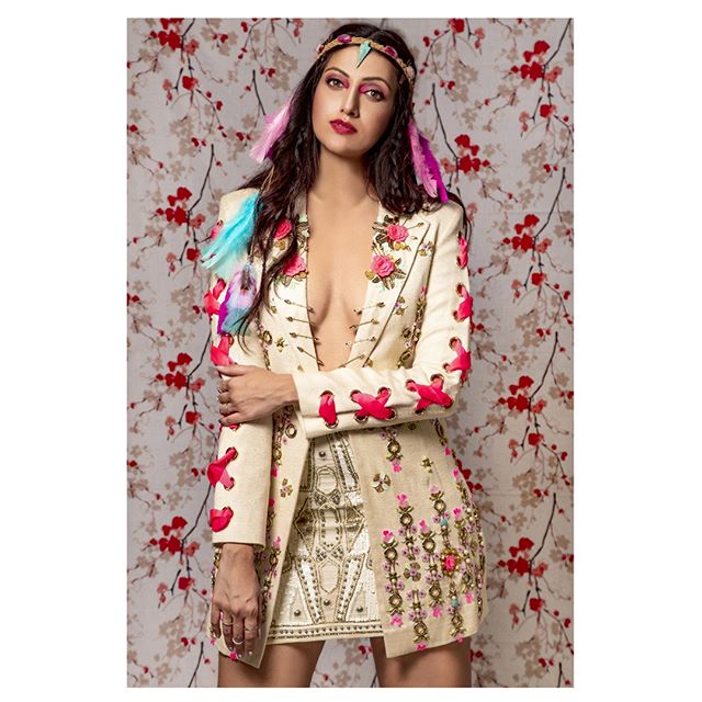 @creme.magazine Cover story featuring the Southern Sensation @ihamsanandini⠀
⠀
Watch this space for the updates of the entire cover story by Photosbyshete.com.⠀
.⠀
The cover reflects Hamsa's Bohemian true self. Mixing Vintage with Modern and keeps her spirit wild & free.⠀
.⠀
Photographed by: @chaitanyashete⠀
Shoot co-ordinator: Shalin Peter⠀
Stylist: @pyumishra⠀
Assistant stylist: @lekhaarakhe⠀
MUA & Hair: @whoisesaar⠀
@smainternational⠀
Jacket: @papadontpreachbyshubhika⠀
Head band: @_mukuchyan_ ⠀
.⠀
.⠀
#Photosbyshete #Magazinecover #Editorial ⠀
#advertising #portrait_perfection #Bollywood⠀
#portraits_ig #profile_vision #Girl⠀
#fashioneditorial #fashionph #vogue ⠀
#styled #ootdfash #fashionlovers #outfitdaily #fashionsta #styleoftheday #otd #ootd #Designerlabel #fashioninspiration #newfashion #fashioninstagram #portraitsvisuals #portraitstyles_gf #firstlook #trend #instareveal #actor⠀