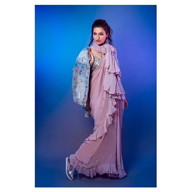 Editorial Cover Shoot⠀
⠀
@creme.magazine Cover story featuring the Southern Sensation @ihamsanandini⠀
.⠀
Photographed by: @chaitanyashete⠀
Shoot co-ordinator: Shalin Peter⠀
Stylist: @pyumishra⠀
Assistant stylist: @lekhaarakhe⠀
MUA & Hair: @whoisesaar⠀
@smainternational⠀
Saree @label.prerana.nagpal⠀
Bralette @papadontpreachbyshubhika⠀
Shoes @aldo_shoes ⠀
.⠀
.⠀
#Photosbyshete⠀
#styled #ootdfash #fashionlovers #outfitdaily #fashionsta #trandy #styleoftheday #otd #beachbod #bikinishoot #swimsuits #fitbabe #bikinitime #bikinilover #fashioninspiration #newfashion #fashioninstagram #pinkbikini #bikiniready #swimsuitmodel #bikini @evaanborn #moodyportraits #portraitsvisuals #portraitstyles_gf #pursuitofportraits #portraitmodel #profile_vision #canonportrait #portrait_perfection⠀
