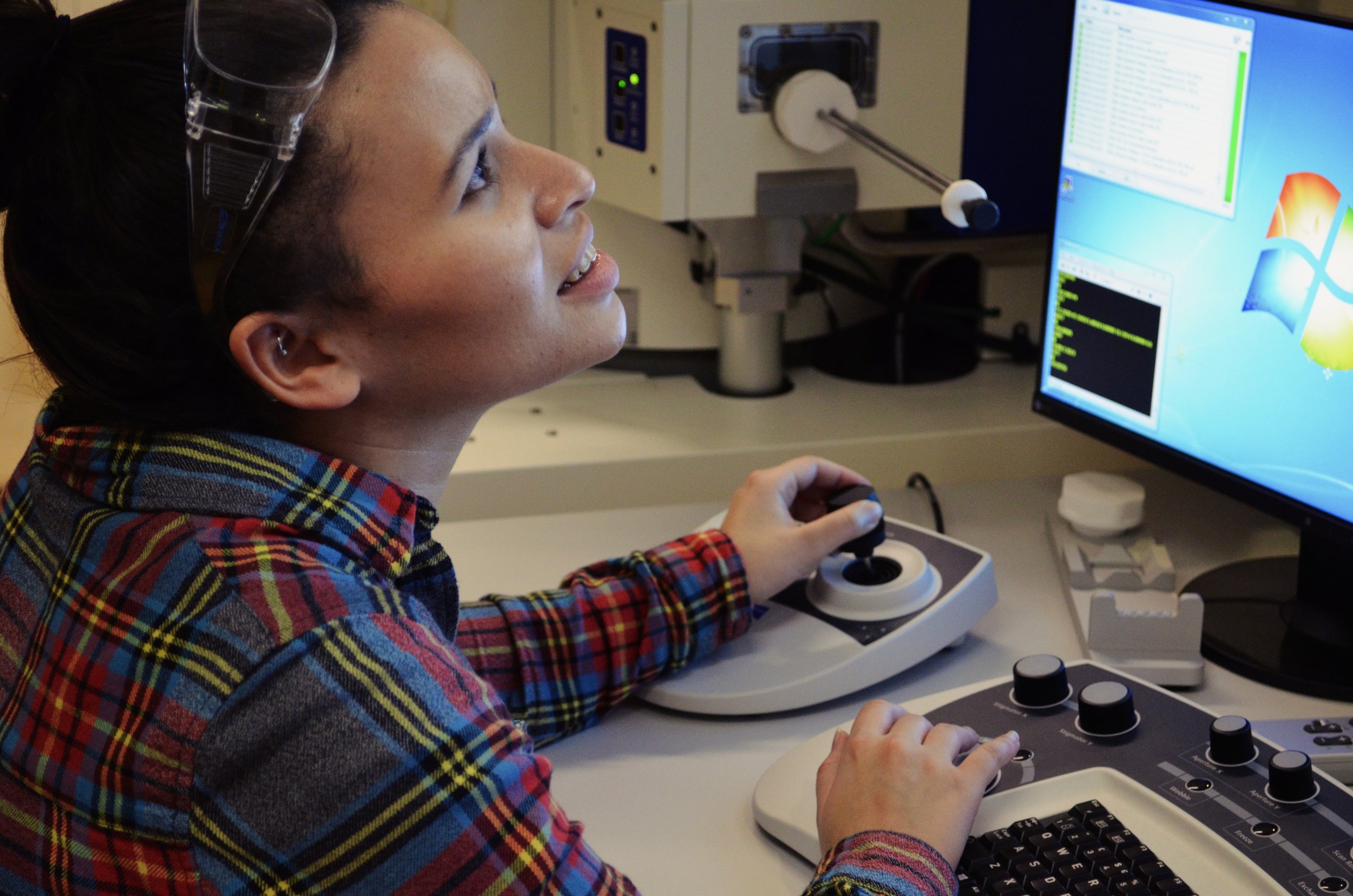 Hands-on scanning electron microscopy training was provided by BonLab to the master students on the Polymer MSc programmes at the University of Warwick