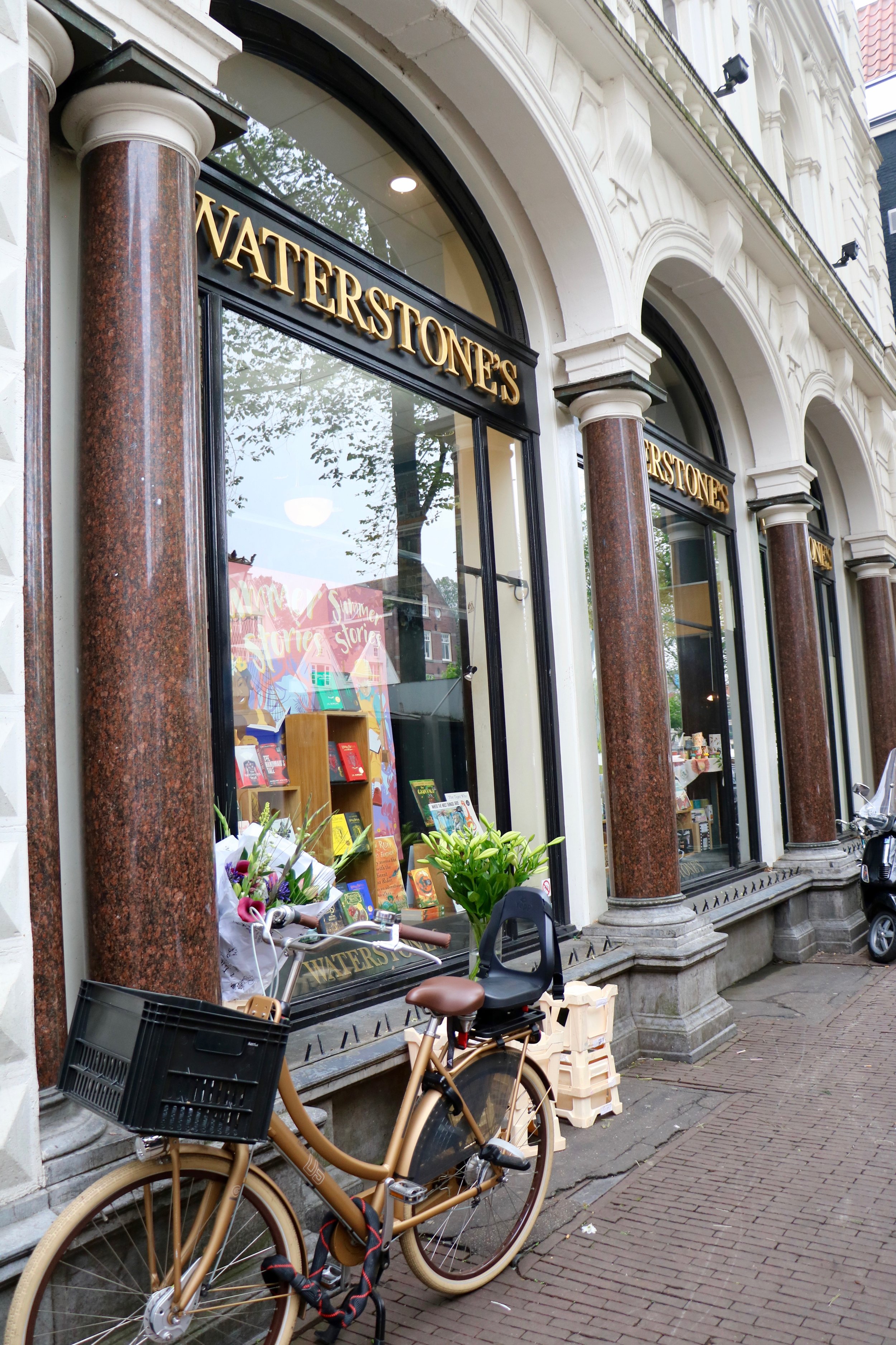 waterstones-best-bookstore-in-amsterdam