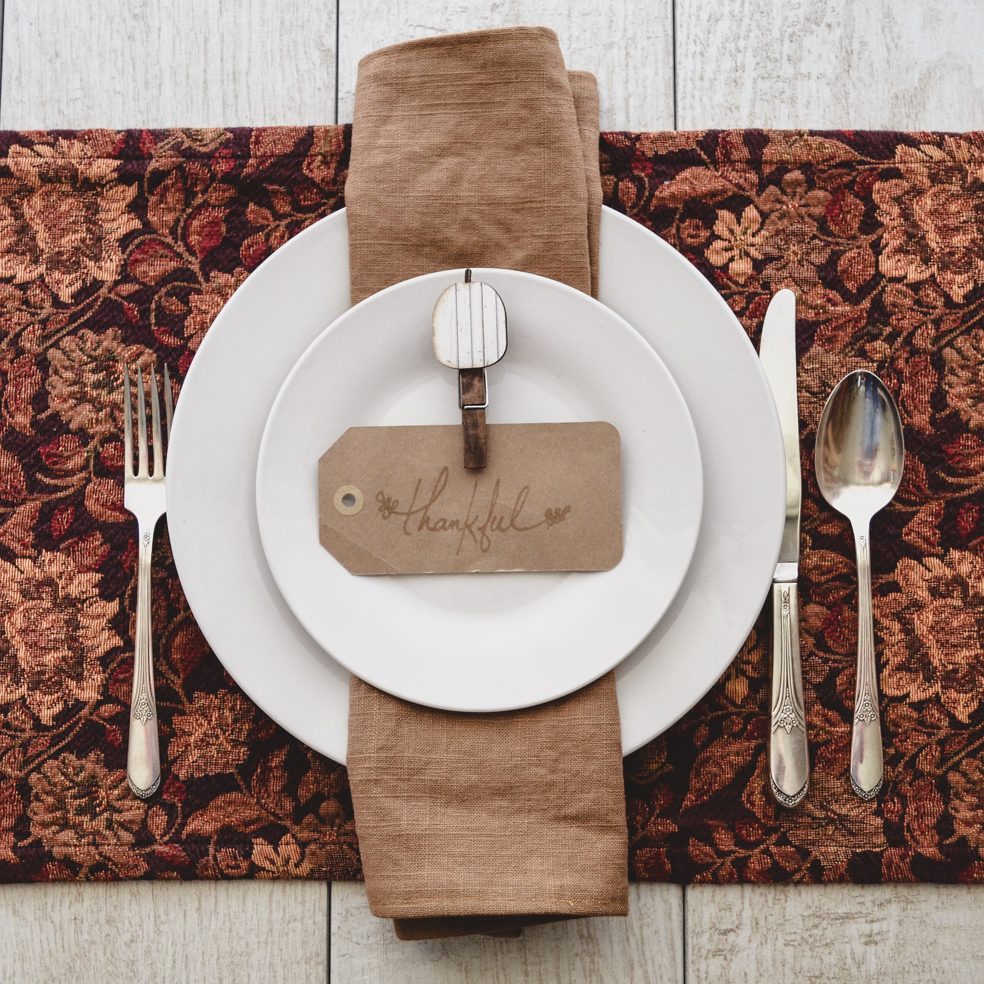 Effortless Thanksgiving Table Decor: Quick Tips for Last-Minute