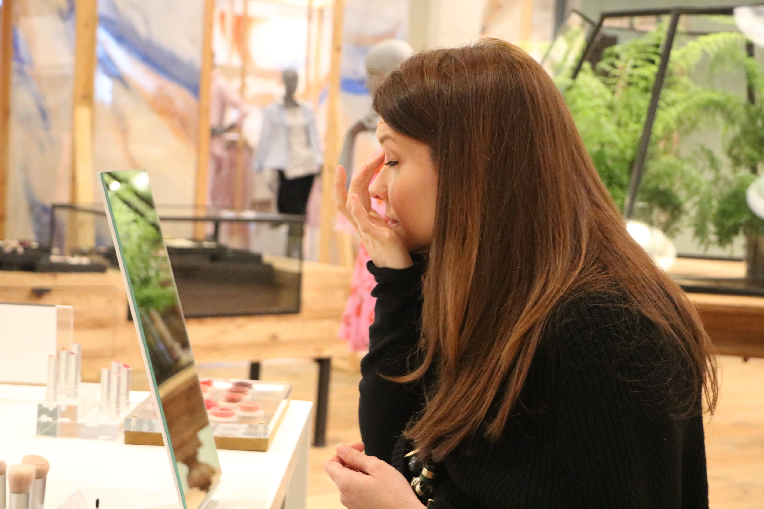 Going Green: Organic Beauty Makeup Bag Must-Haves