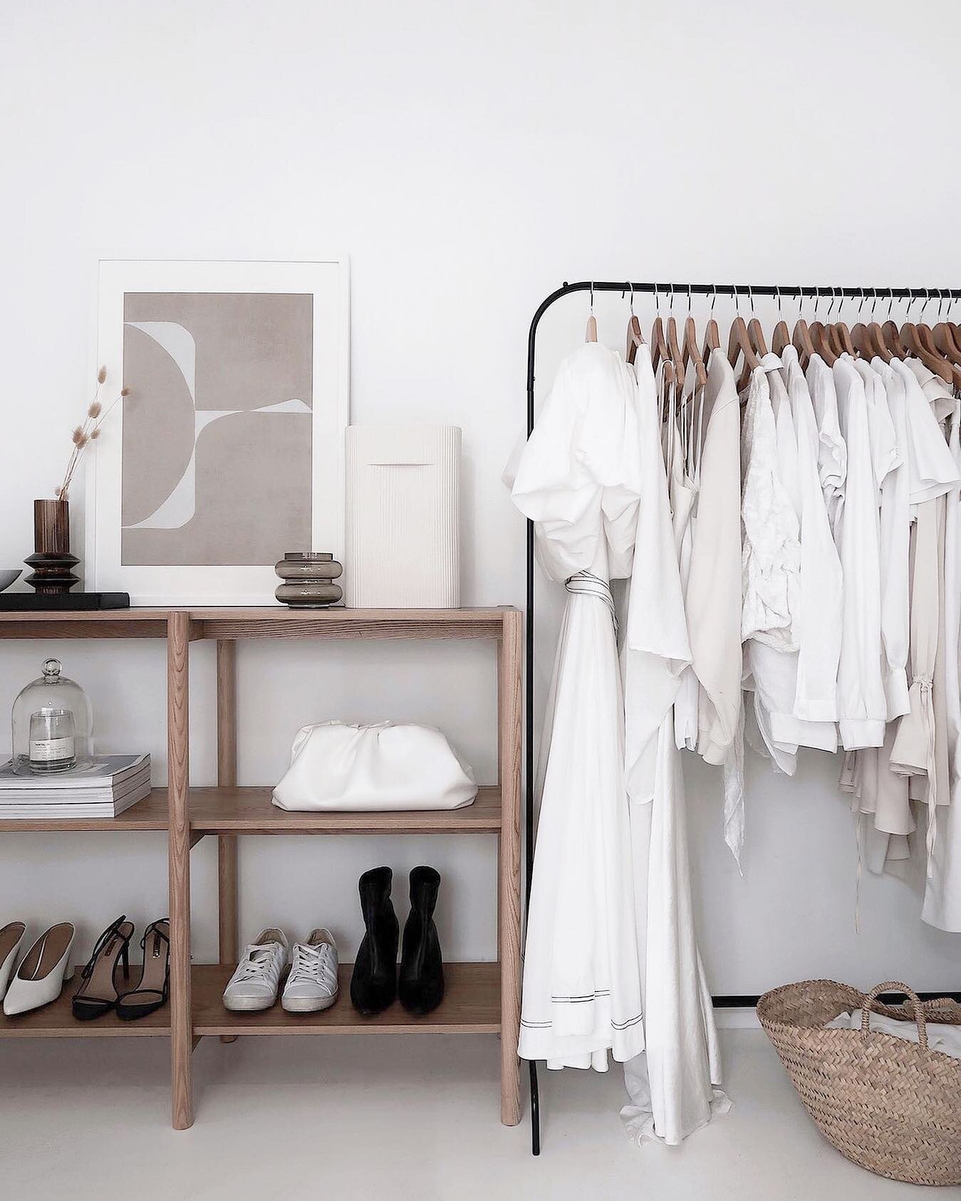 Have you ever dreamt of a closet as calm and cohesive as this? 🙋🏻&zwj;♀️ (me too)! Real life isn&rsquo;t always so simple and our wardrobe outliers often point to our personality&mdash;and why give that away?! How DO you balance personality with a 