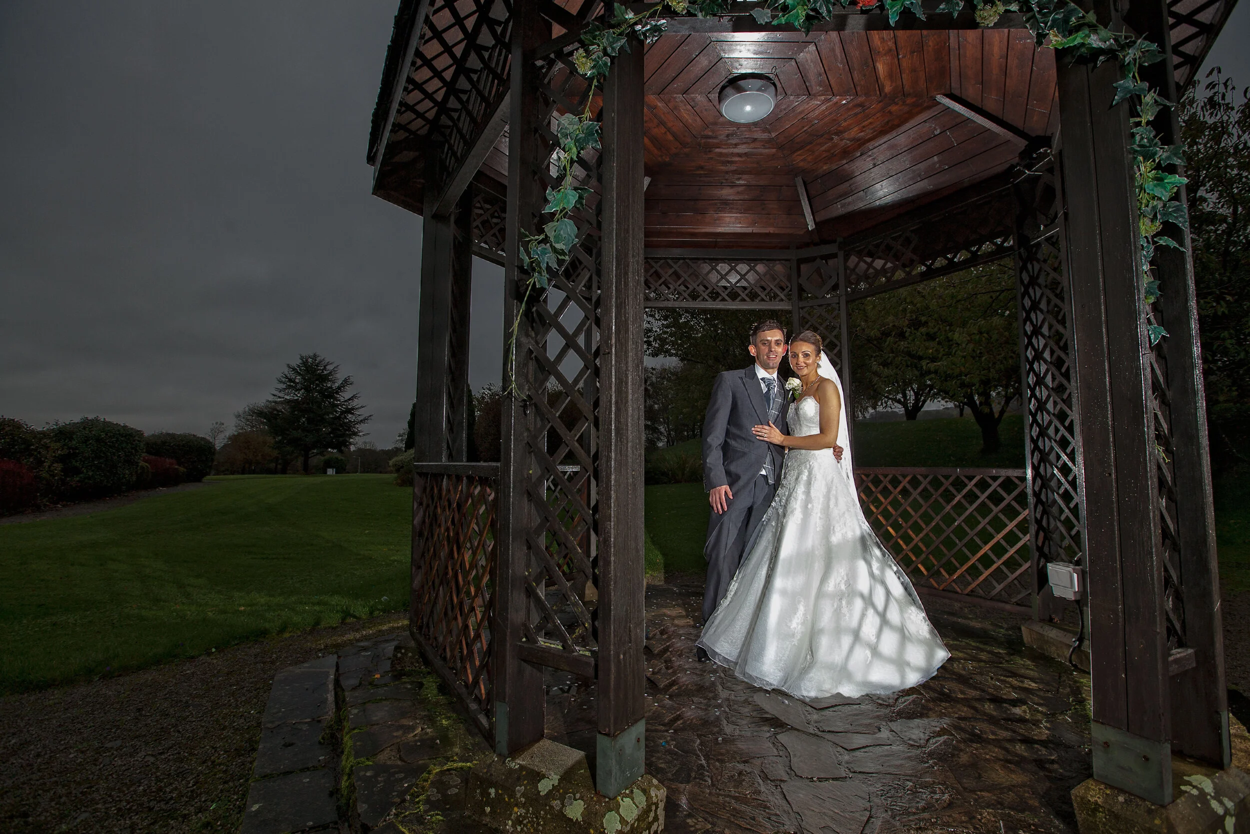 Newly weds in Mytton Fold Hotels Garden/images by Avanti