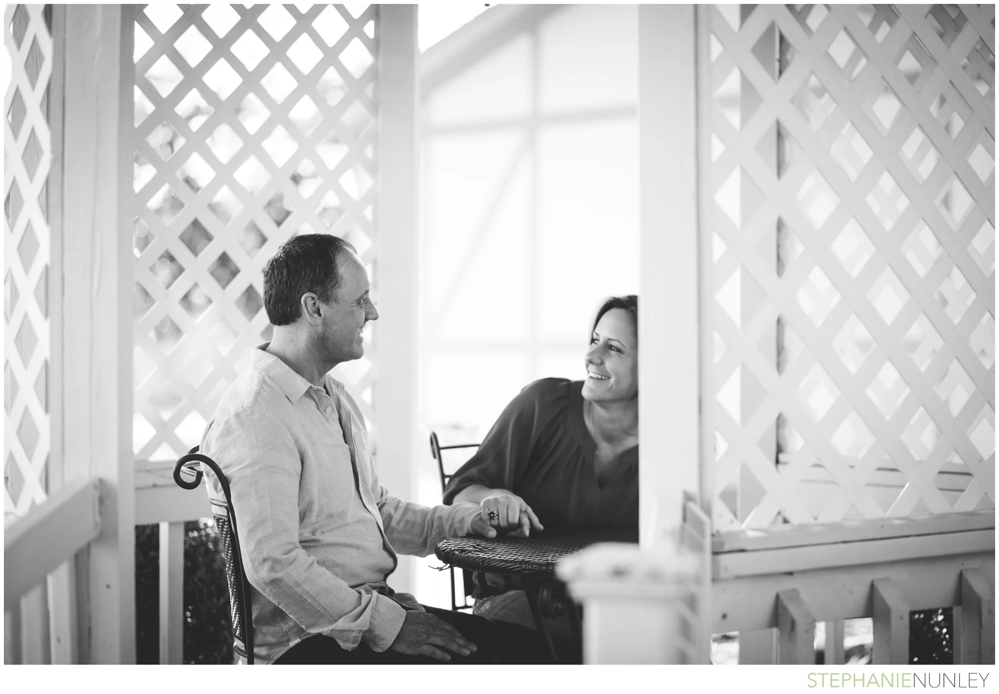 backyard-engagement-photos-005