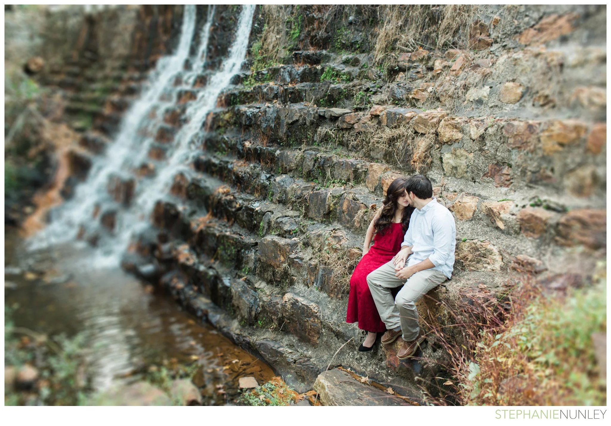 romantic-waterfall-engagement-photos-015