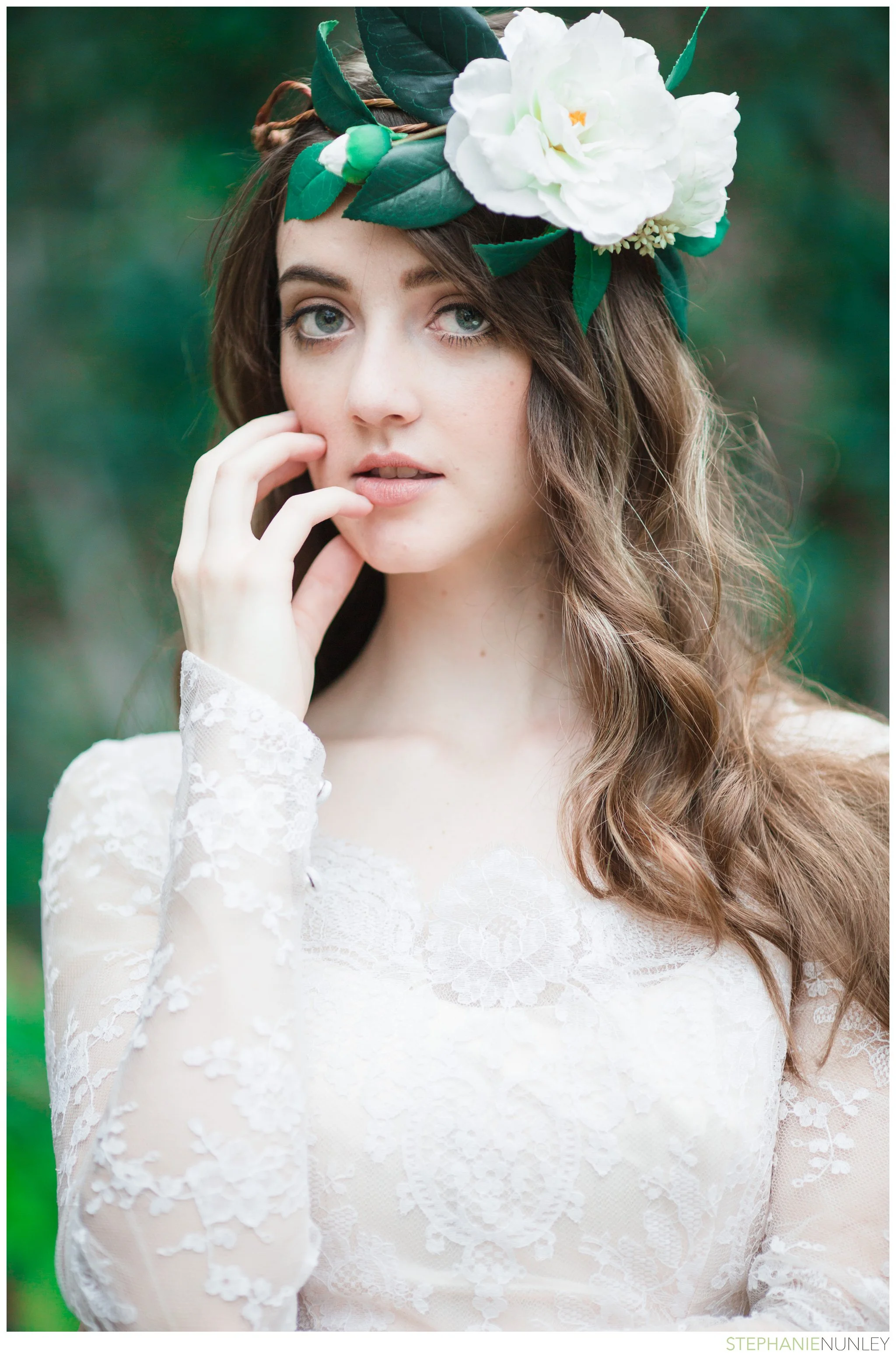bride-with-floral-hairpiece-006