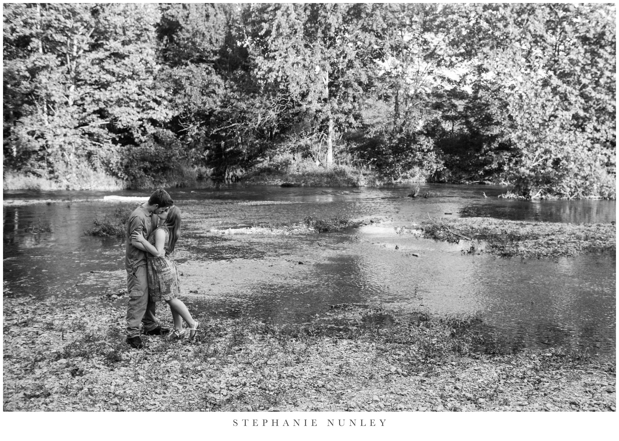 bella-vista-arkansas-engagement-photographs-0012.jpg