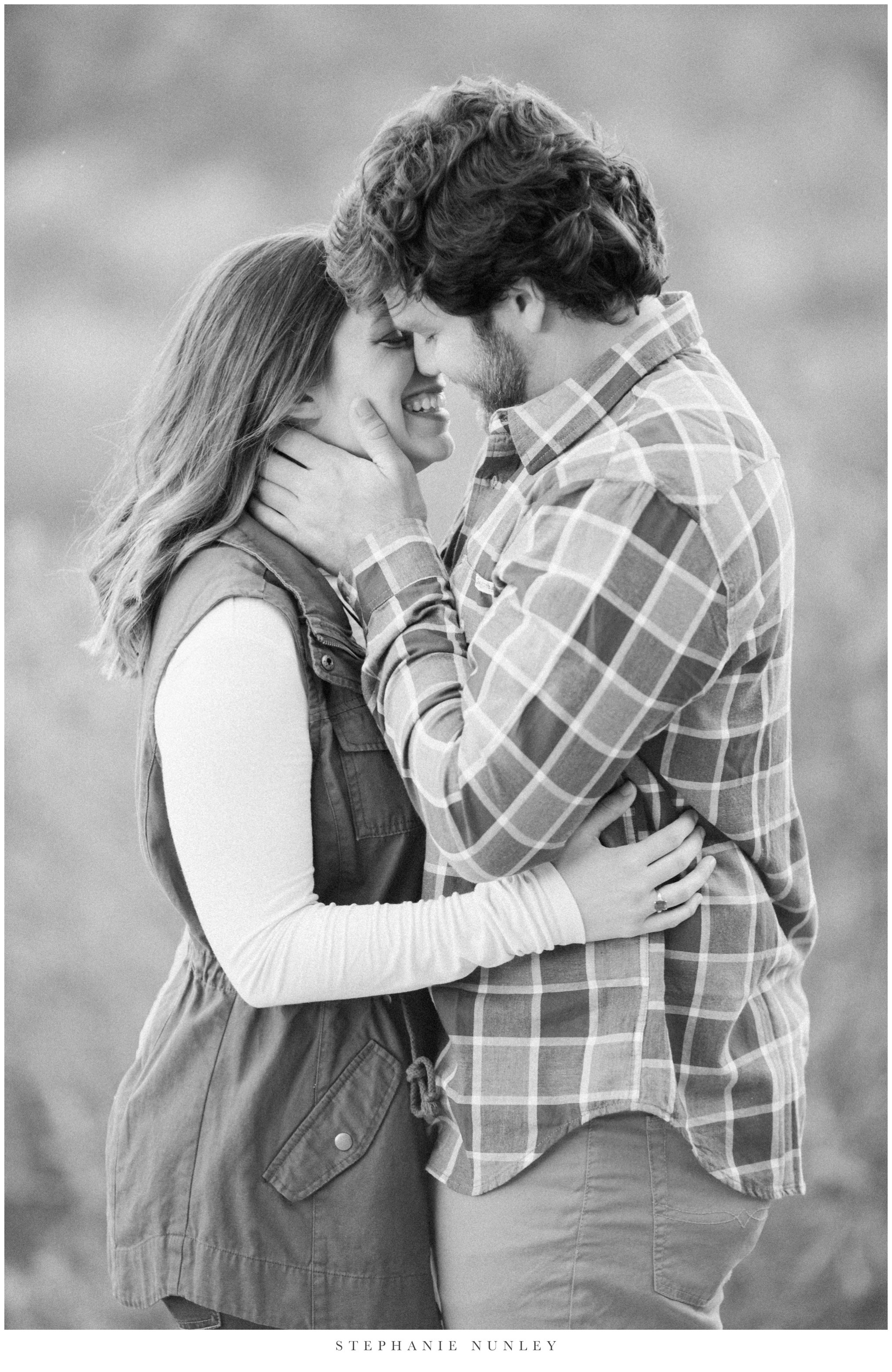 yellow-rock-devils-den-engagement-photos-0010.jpg