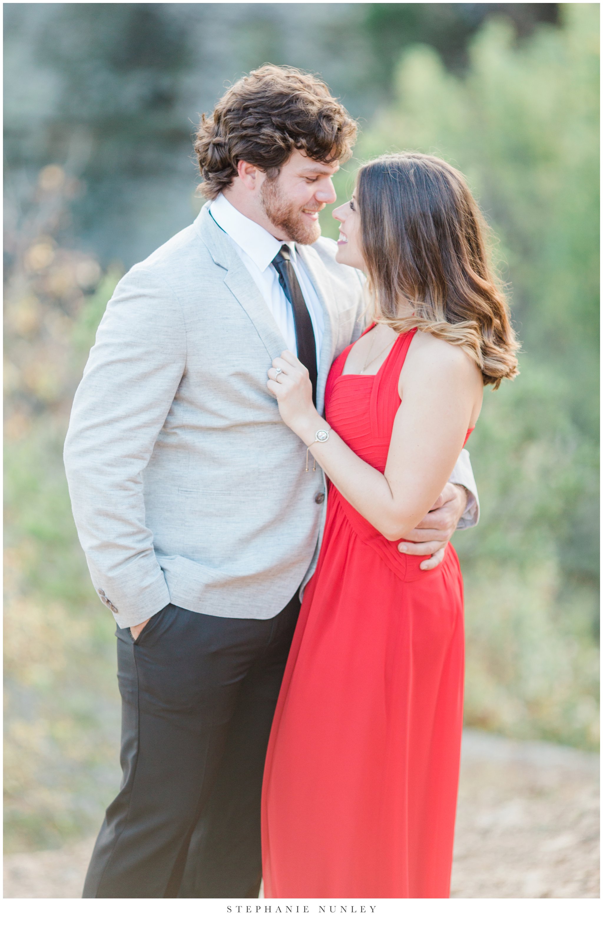 yellow-rock-devils-den-engagement-photos-0013.jpg