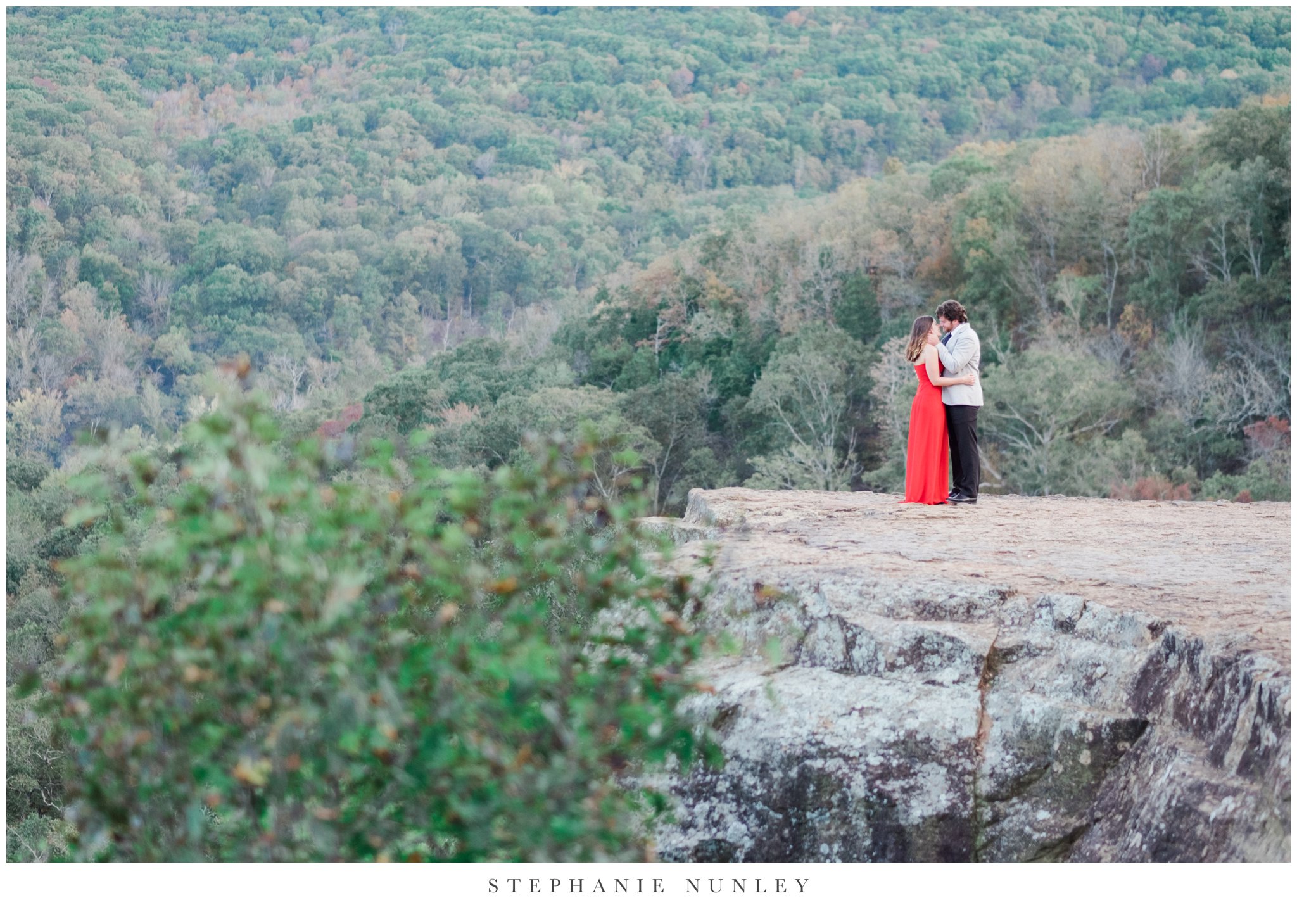 yellow-rock-devils-den-engagement-photos-0026.jpg