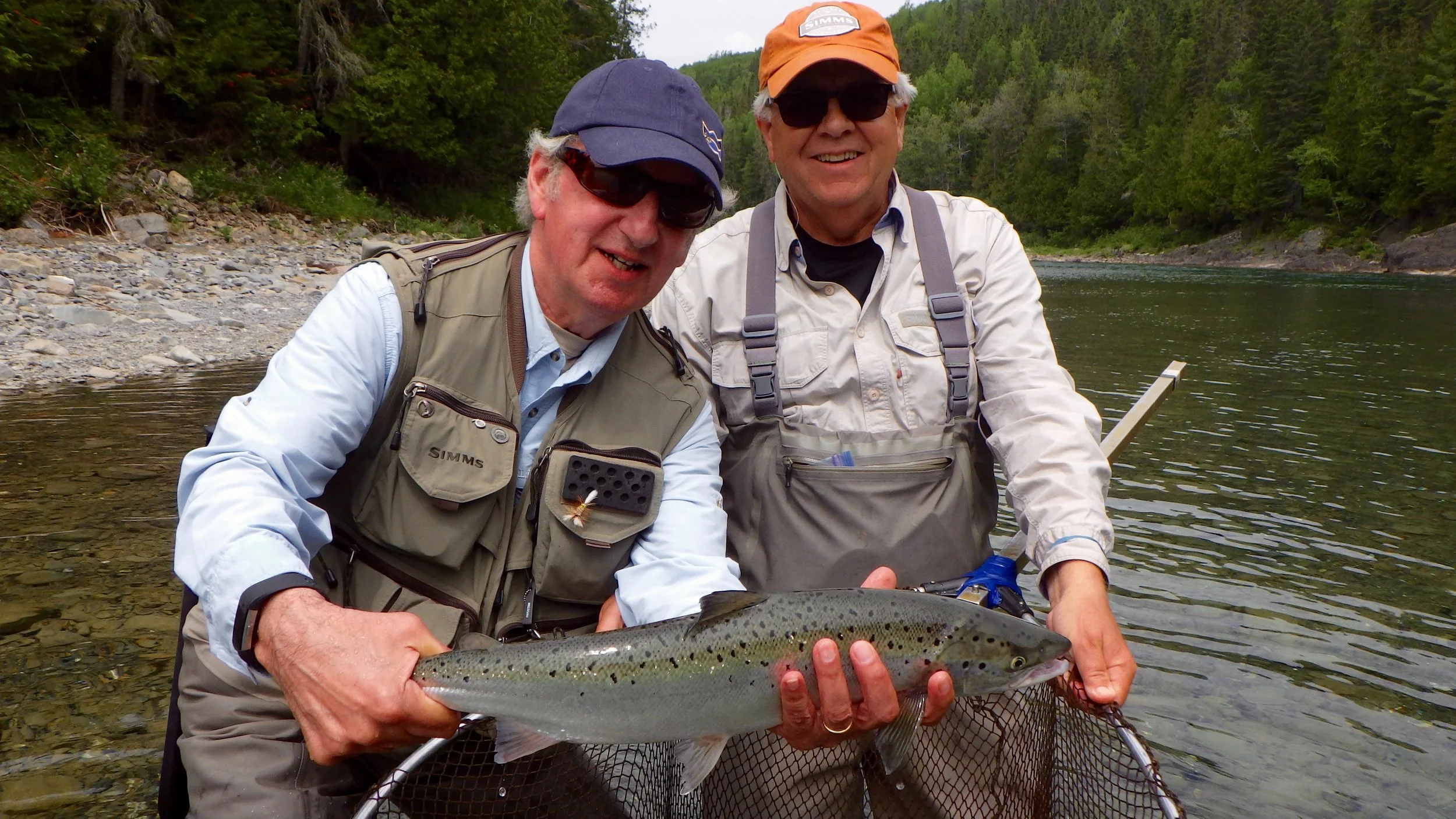 Fred Fountain (Left) and Grant Stonehouse , the net man , sure know how to enjoy themselves. nice one guys, see you next year!