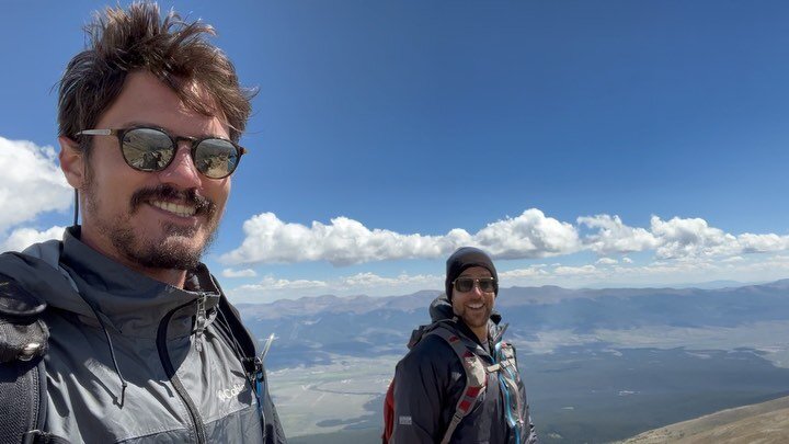 It&rsquo;s good to have friends in high places ⛰✨ @peteylats 

#friendsinhighplaces #mountmassive #mountmassivewilderness #wildplaces #coloradohiking #14ersofcolorado #highcountry #exploration #wildandfree