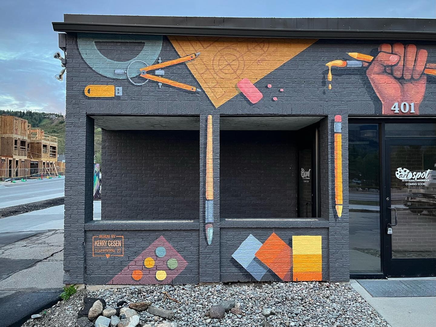 Wall 2 of 2 of the Art Spot mural I painted in Silverthorne, Colorado. 

🎨❤️✨

#kerrycesen #murals #muralpainting #publicart #makerspace #theartspot #creativespace #silverhthornemakerspace #makersgonnamake #makestuff #create #learn #grow #inspire #b