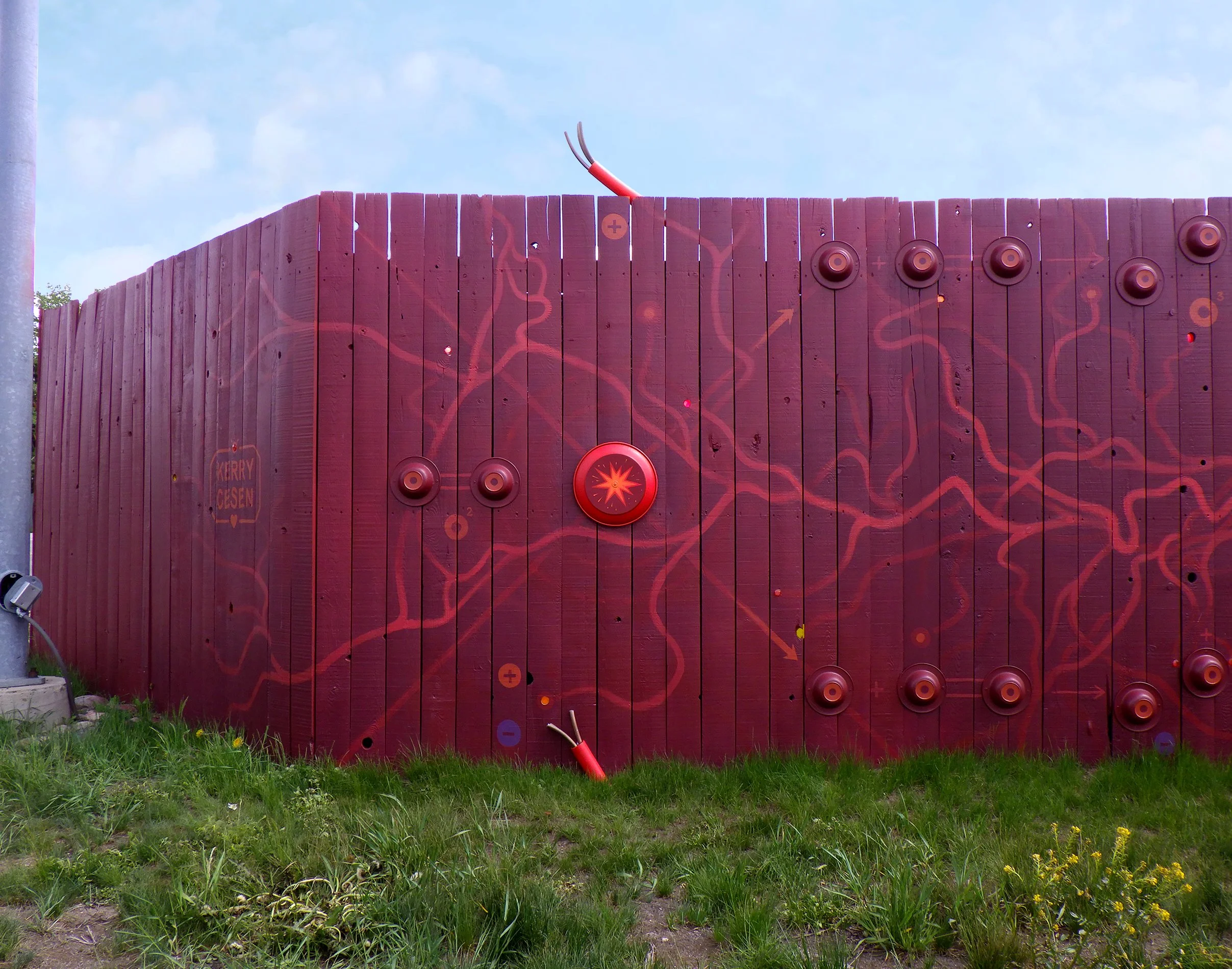 Cesen_Silverthorne-Fence_Red_02_1900px.jpg