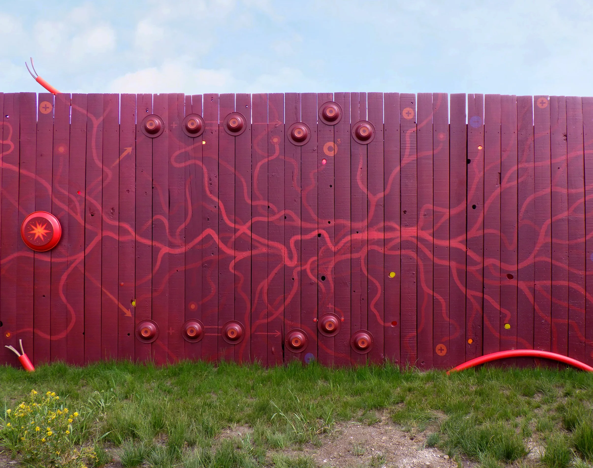 Cesen_Silverthorne-Fence_Red_03_1900px.jpg