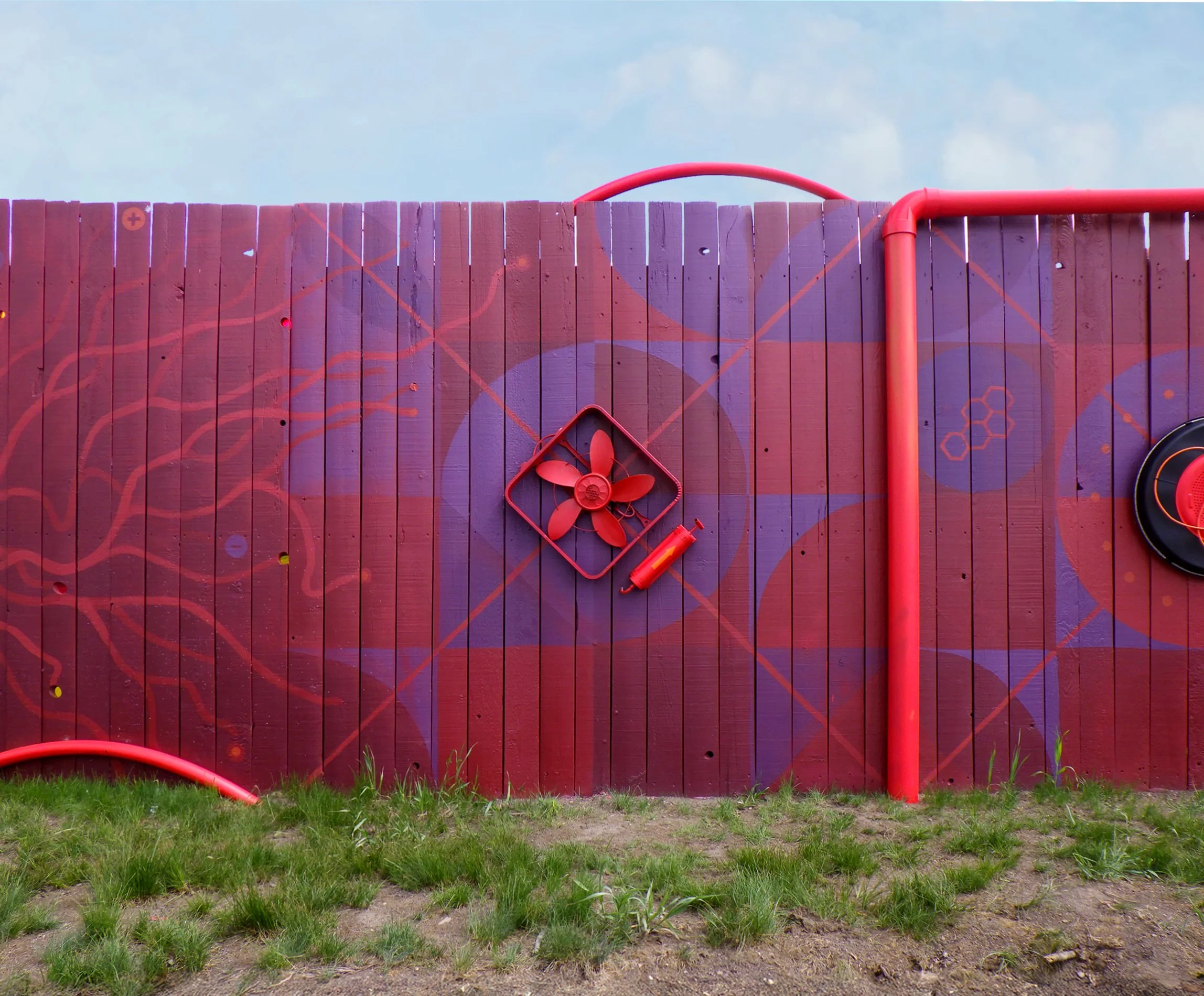 Cesen_Silverthorne-Fence_Red_04_1900px.jpg