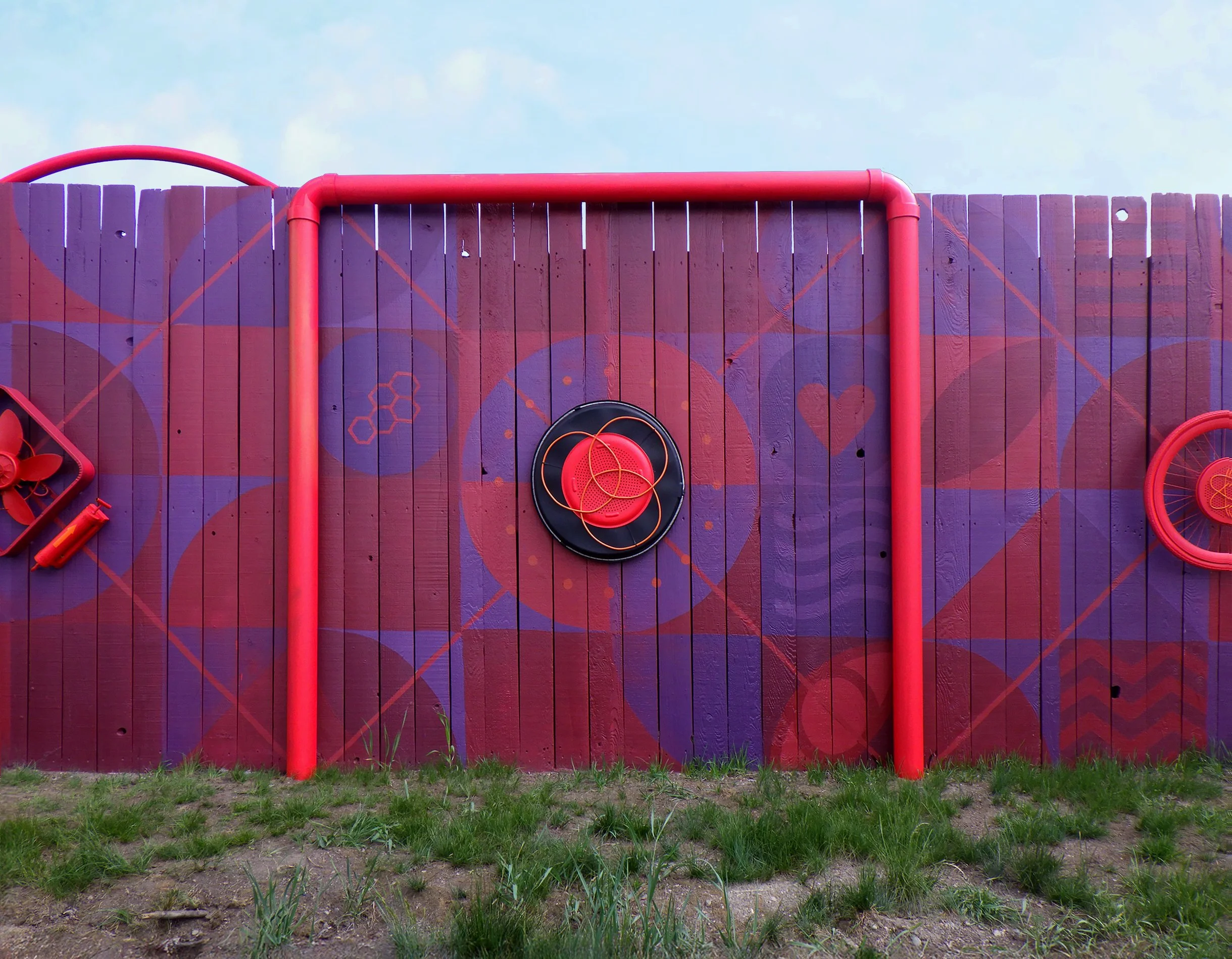 Cesen_Silverthorne-Fence_Red_05_1900px.jpg