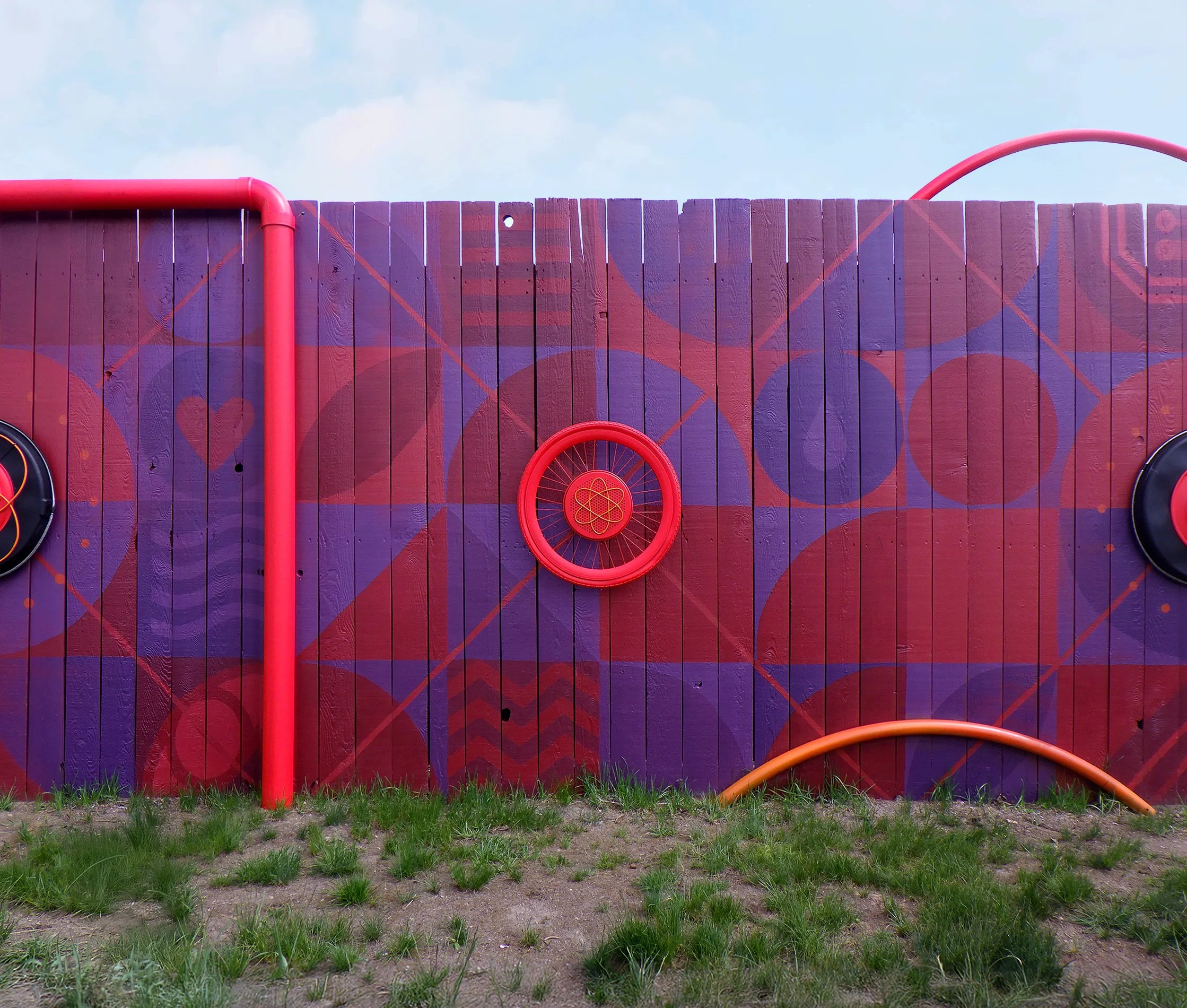 Cesen_Silverthorne-Fence_Red_06_1900px.jpg