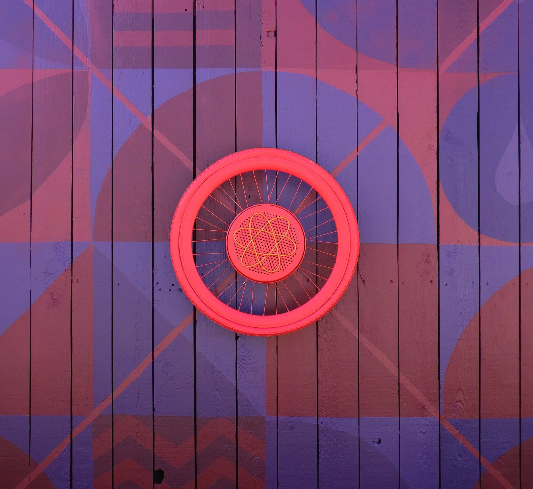 Red_Bicycle-wheel-detail_1900px.jpg