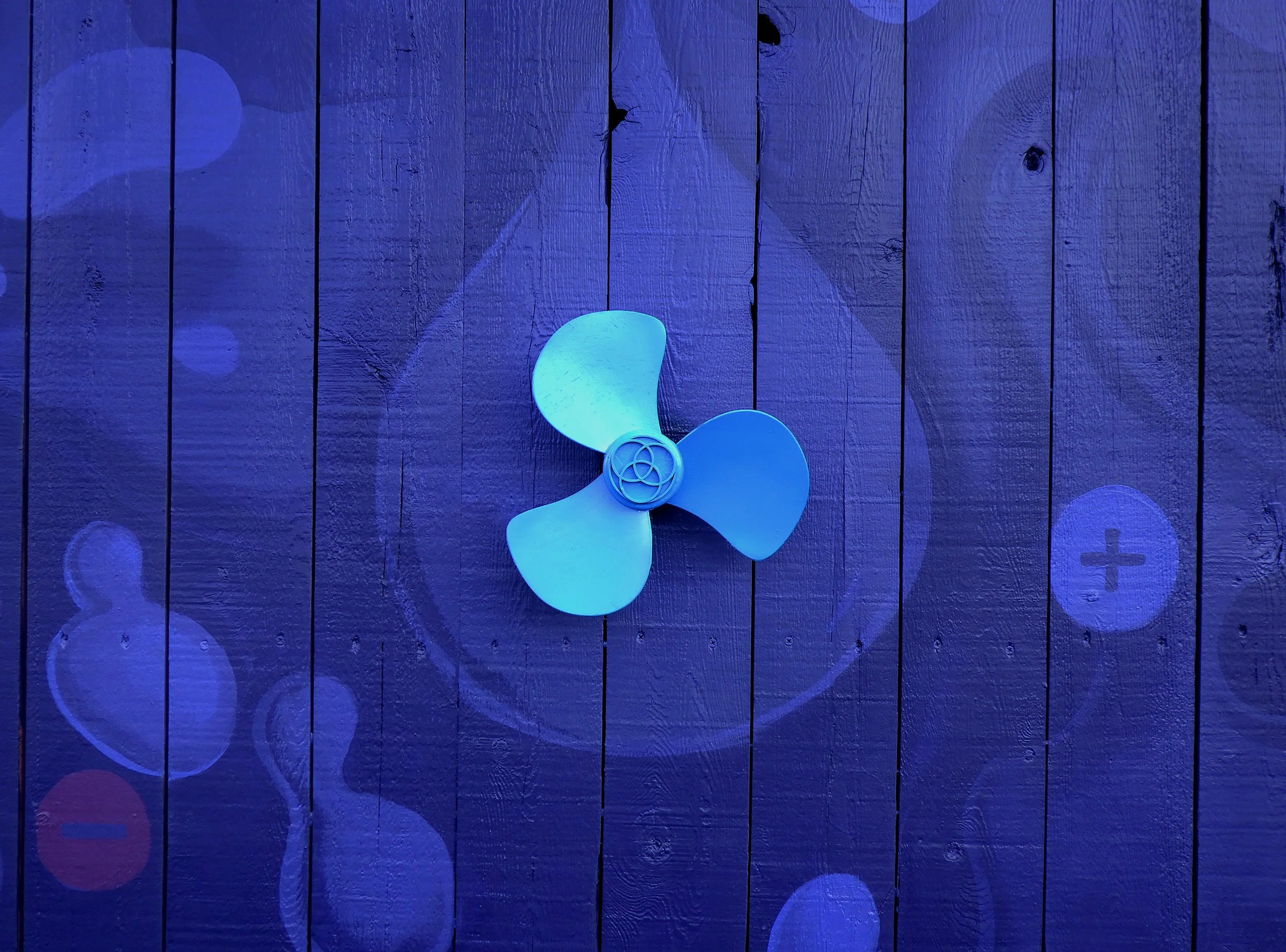 Blue-water-molecule-blue-fan_detail_1900px.jpg