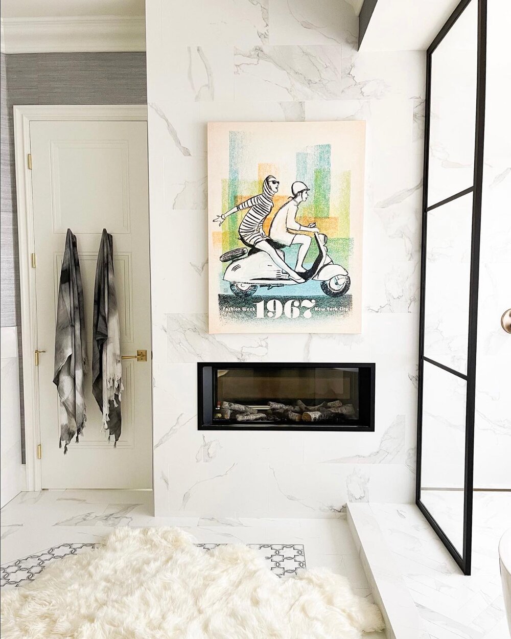 Wowza ✨ fireplace in master bath- yes please 🙋🏼&zwj;♀️
.
.
.
Design @mollyerindesigns 
Builder @tankersley_construction