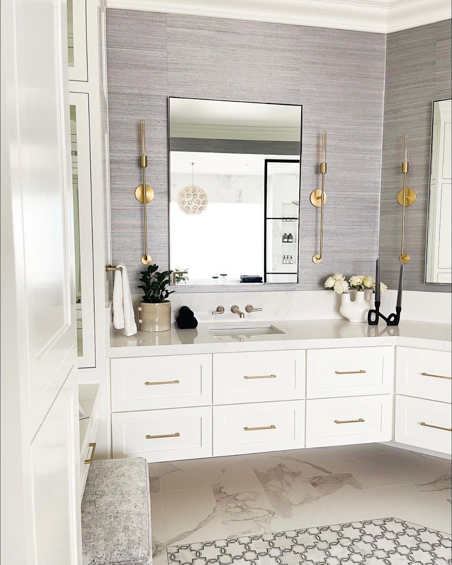 What a difference a remodel can make in our lives&hellip; Am I right? Swipe to see the before 👉🏼
.
.
Design @mollyerindesigns 
Builder @tankersley_construction 
.
.
#remodel #homerenovation #masterbathroom #bathroomdesign #luxebath #design