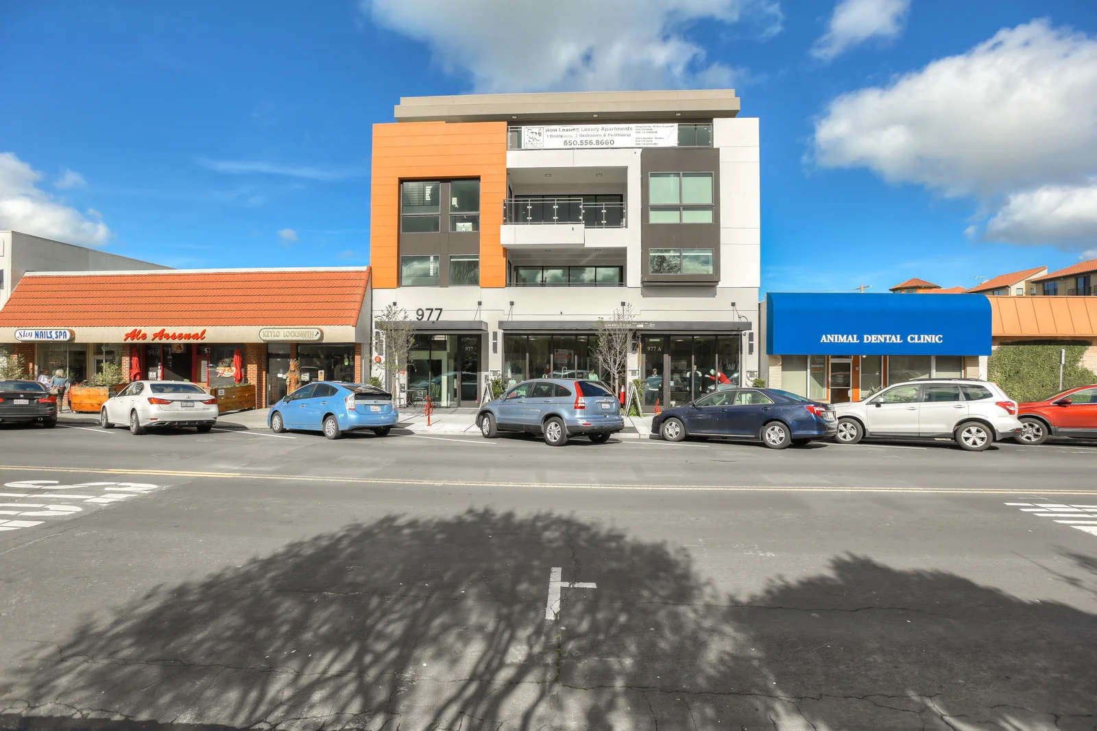 02_F8977_Laurel_St48_mls.jpg