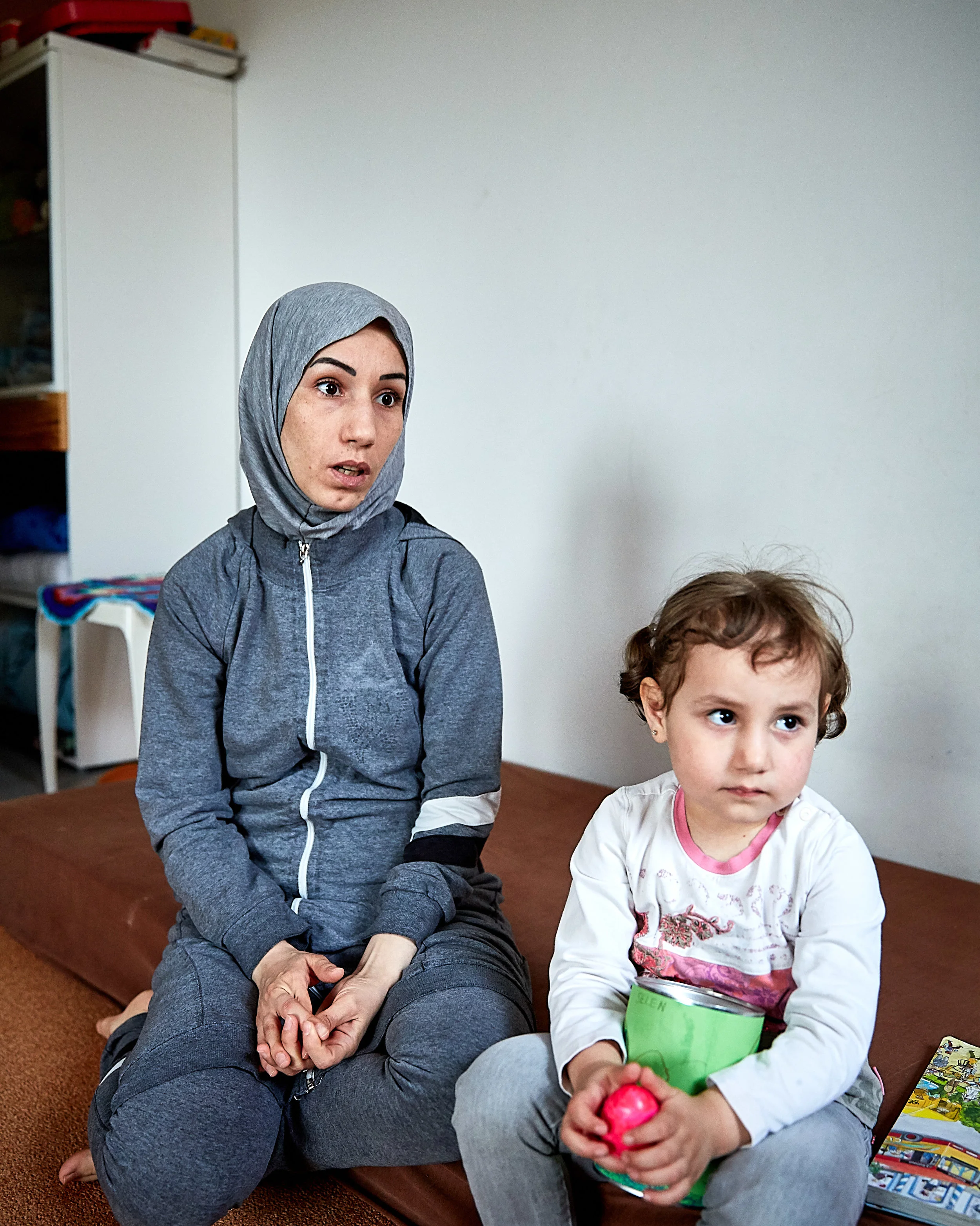 Wafaa Farok, who came from the besieged al-Qadam district of Damascus with her handicapped husband and their two toddlers, is living in dedicated refugee housing in Kaufbeuren and struggling to find permanent housing because of prejudices against renting to refugees