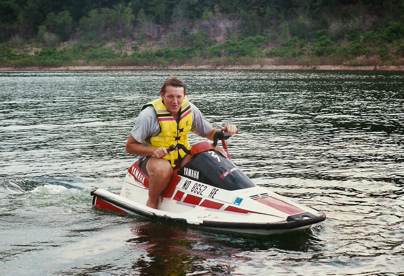 Pontiac_Cove_Marina_on_Bull_Shoals_Lake.jpg