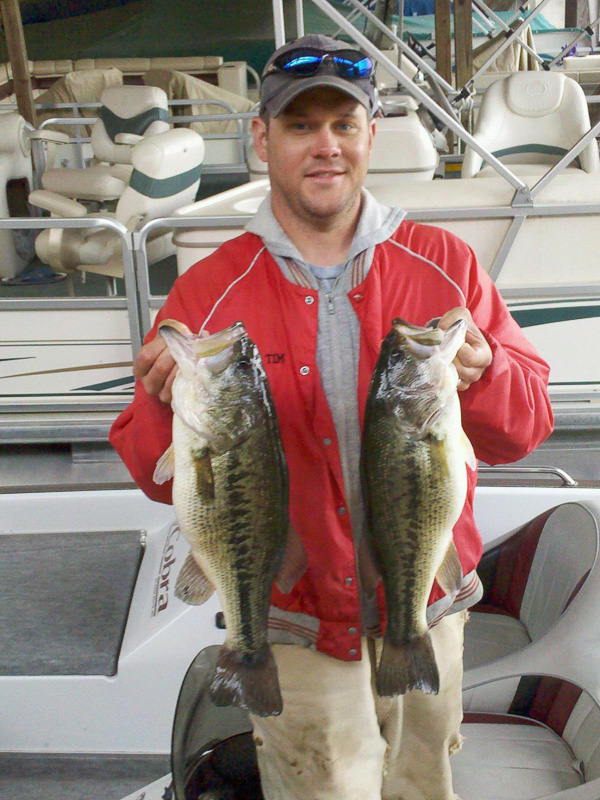 Fishing_on_Bull_Shoals_Lake_out_of_Pontiac_Cove_Marina.jpg