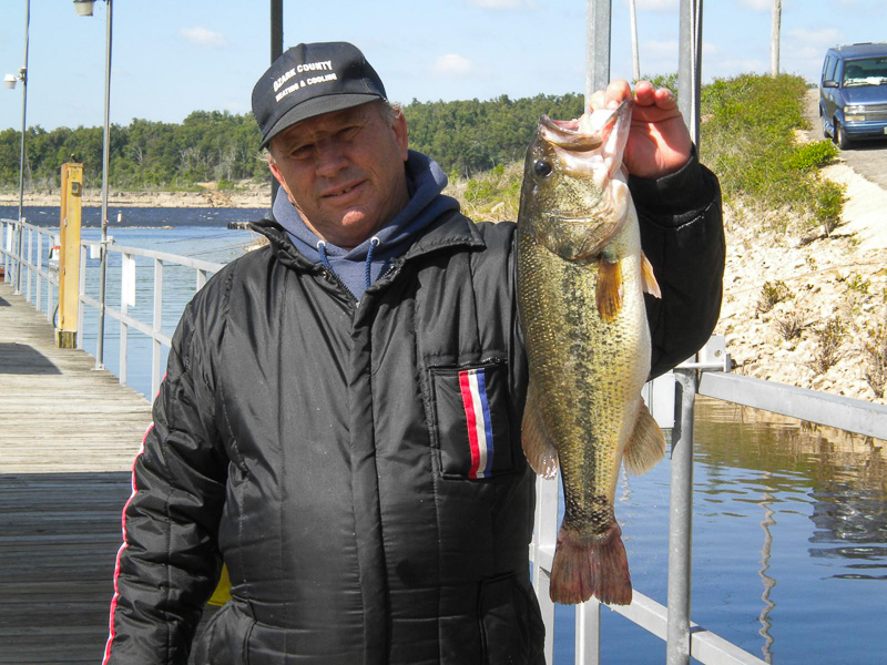 Fishing_on_Bull_Shoals_Lake_out_of_Pontiac_Cove_Marina.jpg