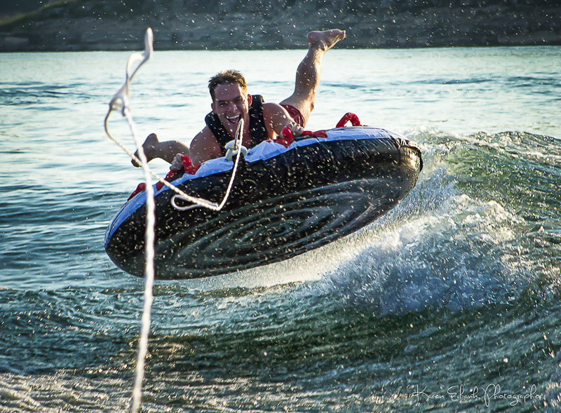 Tubing_on_Bull_Shoals_Lake_near_Pontiac_Cove_Marina.jpg