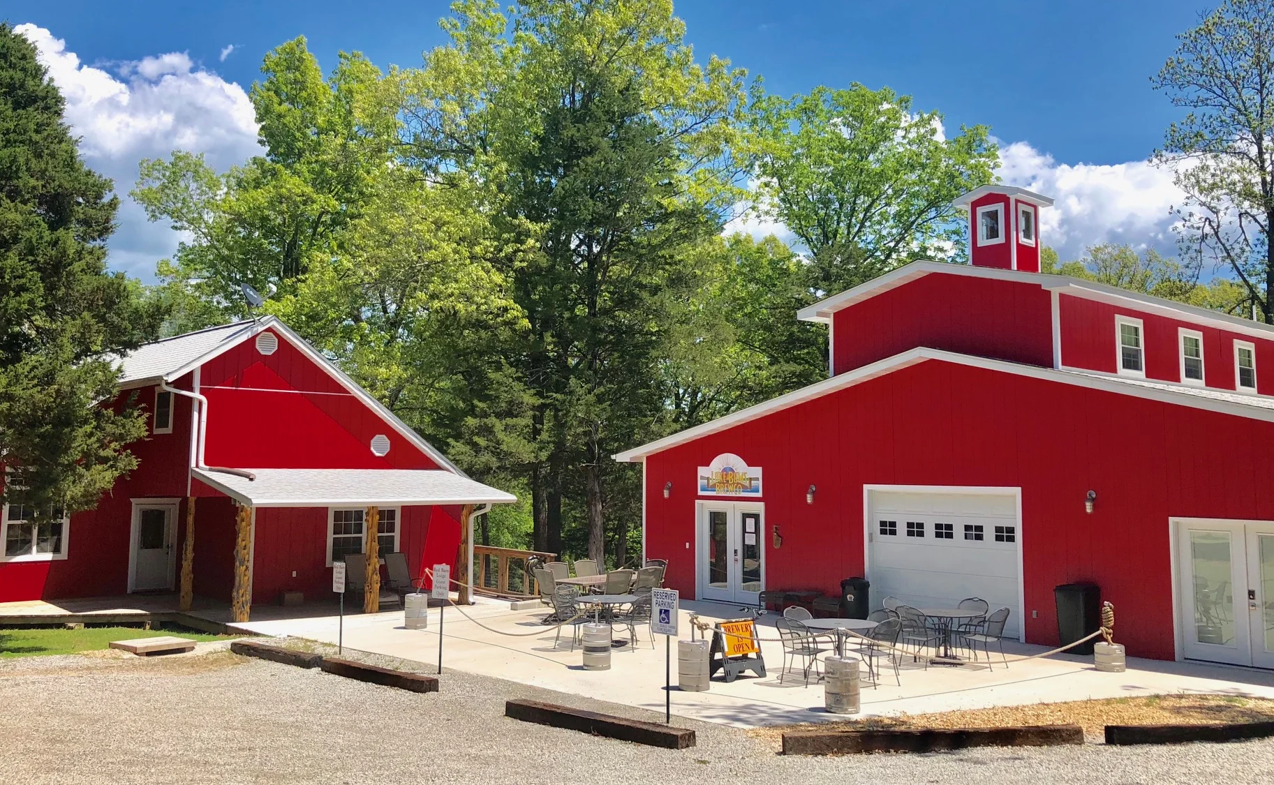 Lake Harbour Resort and The Red Barn Lodge & Loft — Pontiac Cove Marina and Lake Harbour Resort