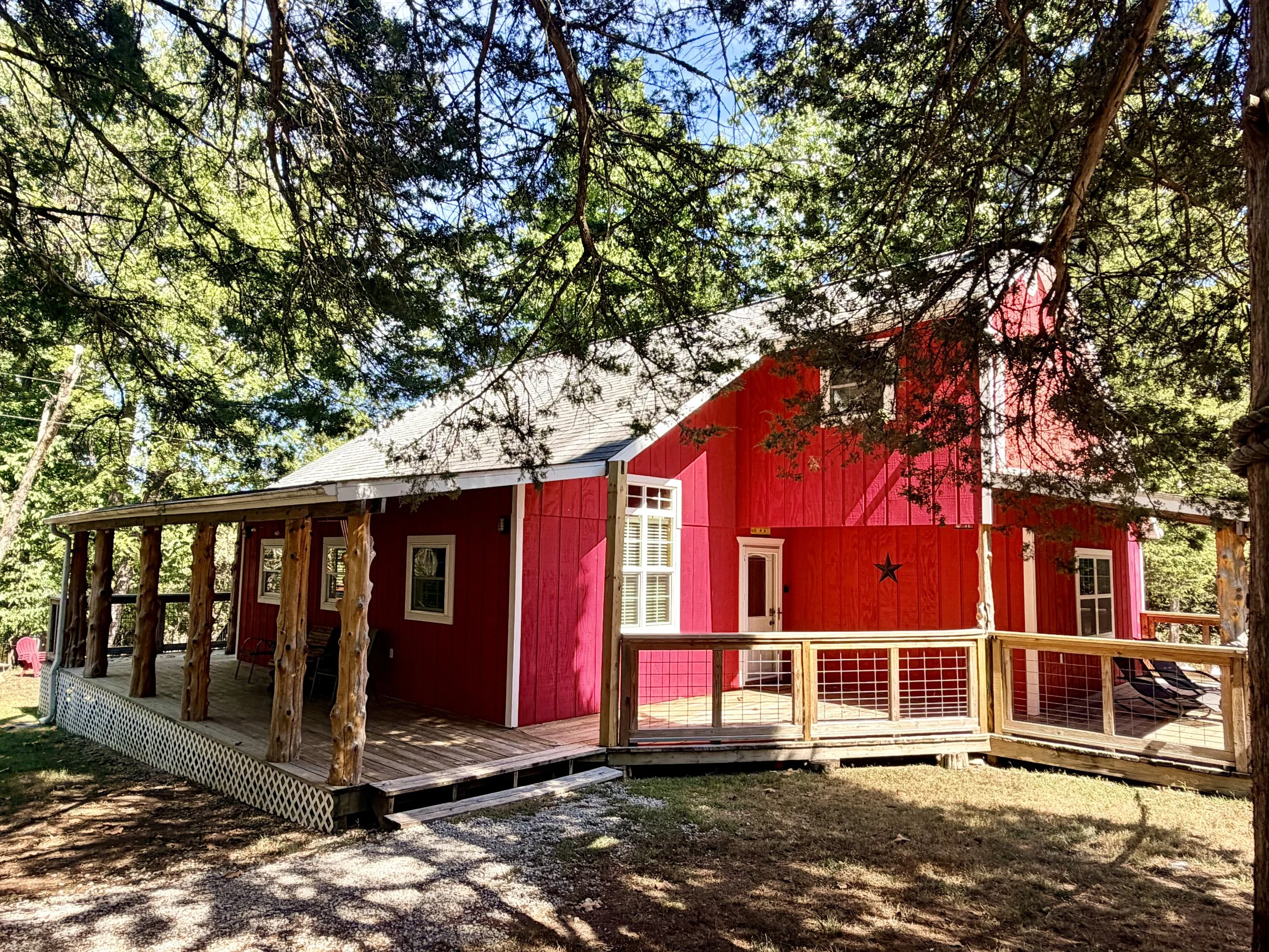 Red Barn Lodge at Pontiac Cove