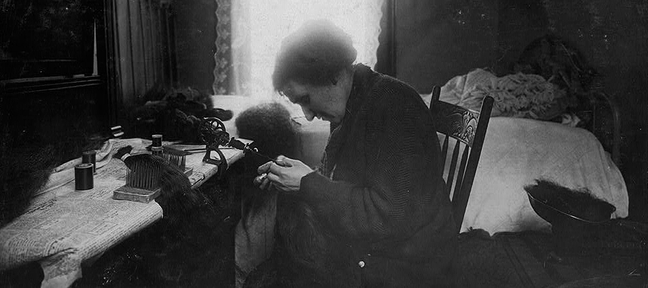  "Making hair-goods in a tiny hall-bedroom..."&nbsp;Library of Congress Prints and Photographs Division; protected under fair use. 