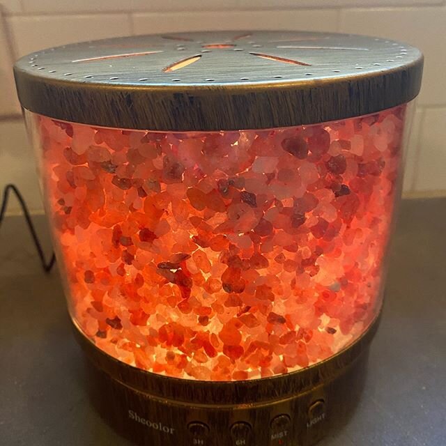 Love Himalayan Salt Lamps? 
Love diffusing oils? 
Why not do both at once?! I have a discount code for amazon if you want one- comment below or dm and I&rsquo;ll give you the info. 
400ml!!!!!
